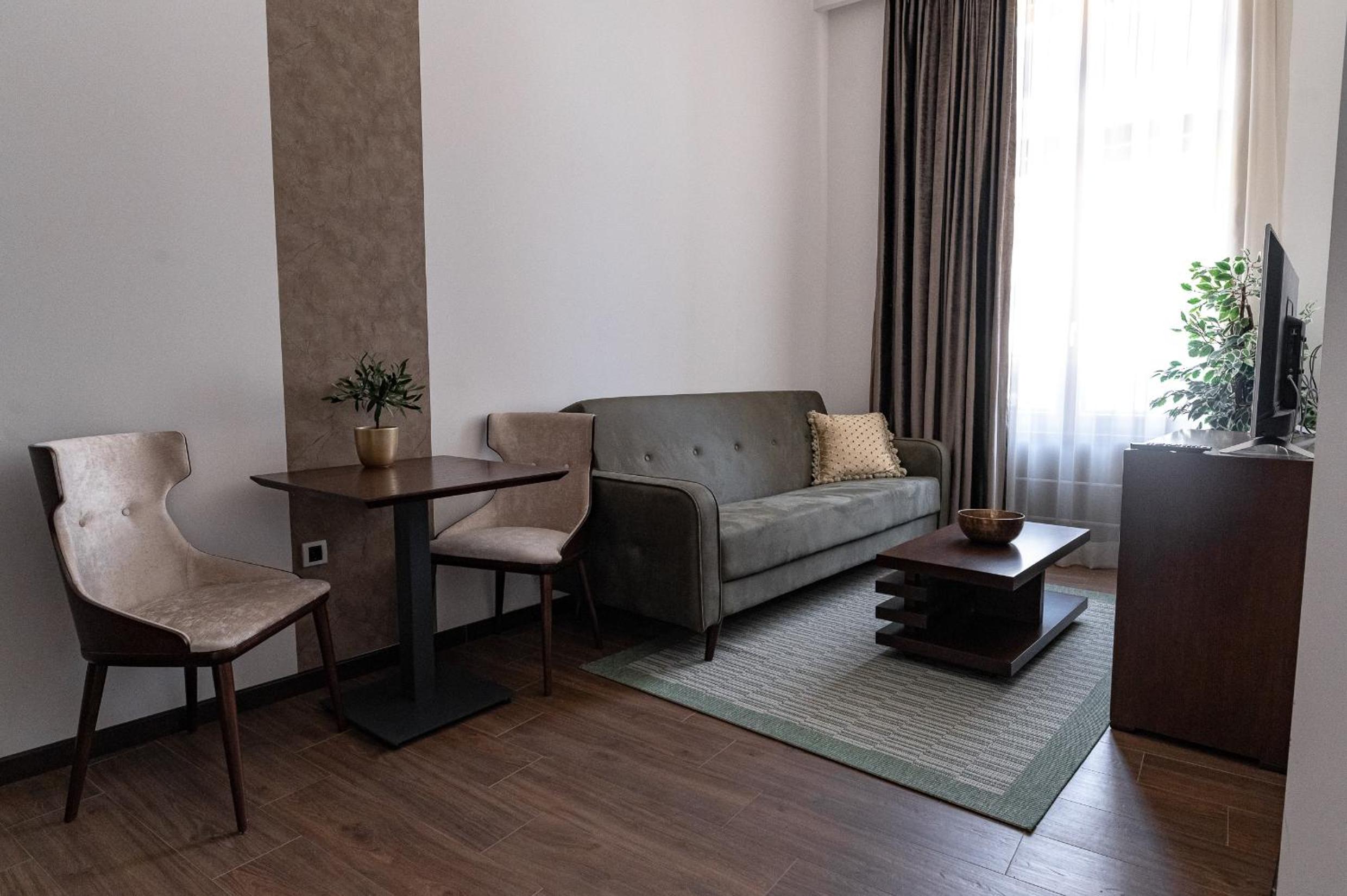 Studio Apartment photo 1