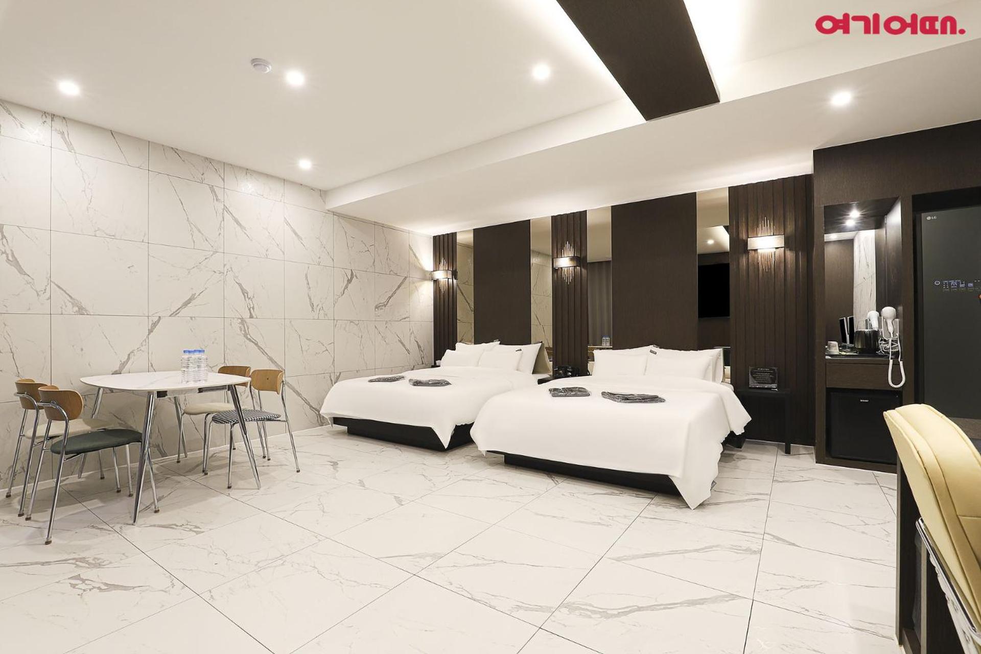 Double or Twin Room with Terrace photo 1