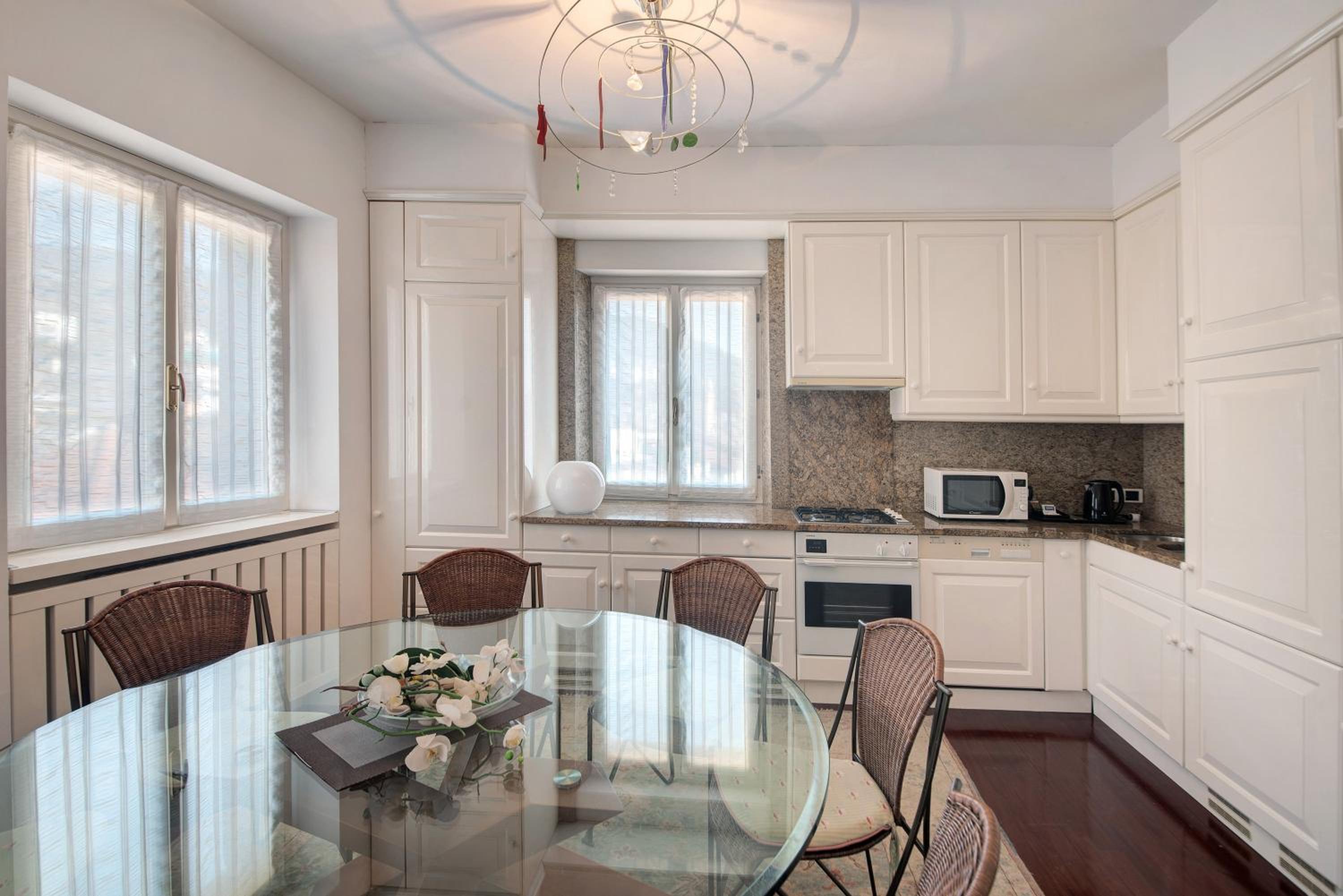 Two-Bedroom Deluxe Apartment with Balcony photo 2