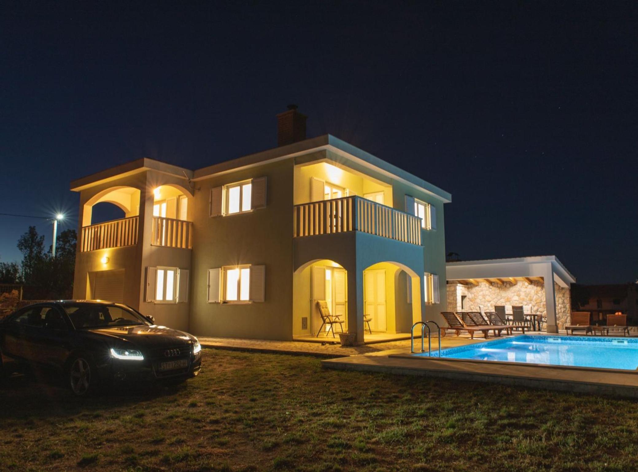 Five Bedroom photo 2