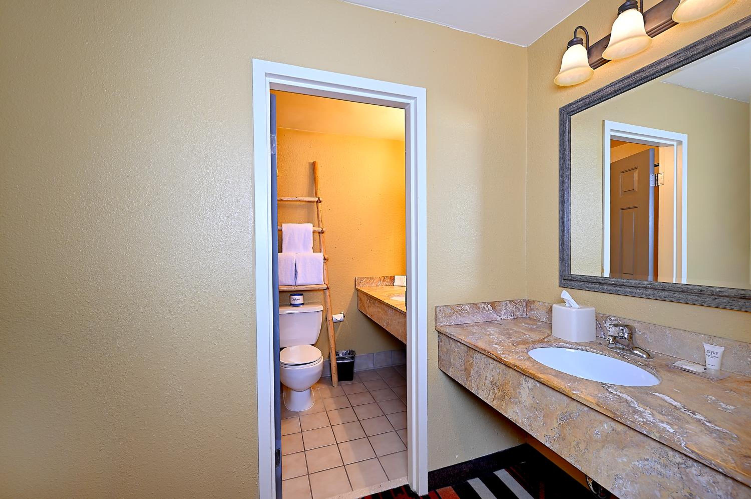 Traditional King Room - Photo 2