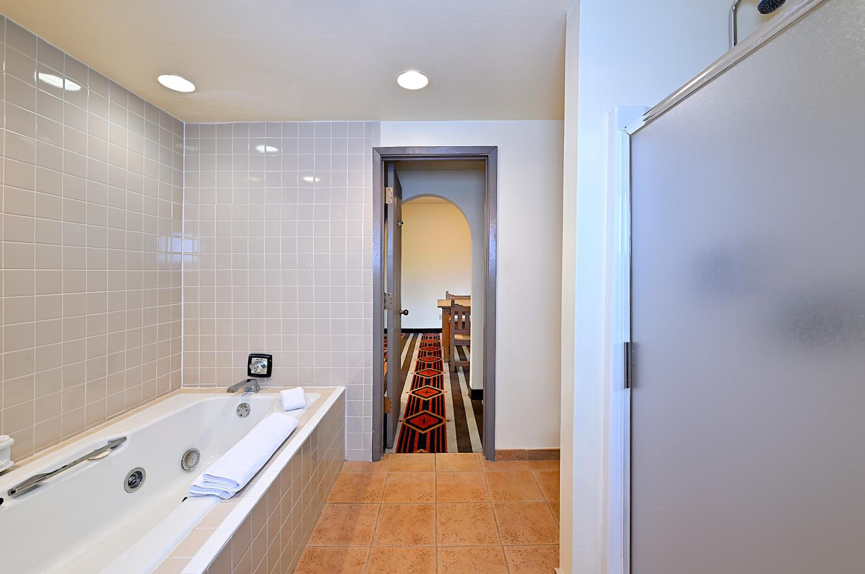 Kiva King Suite - Photo 4