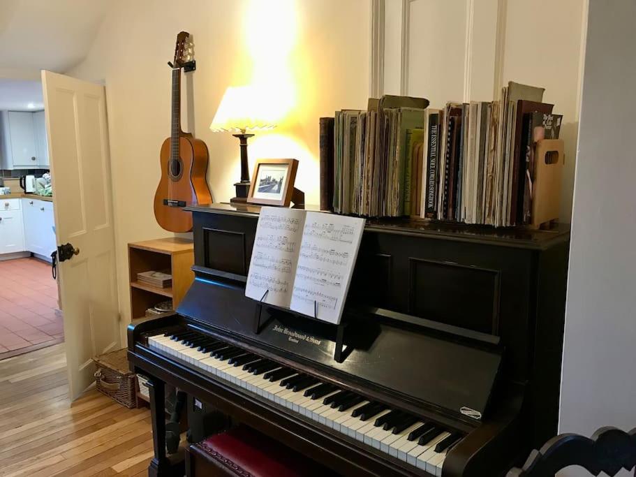 Three-Bedroom House photo 3