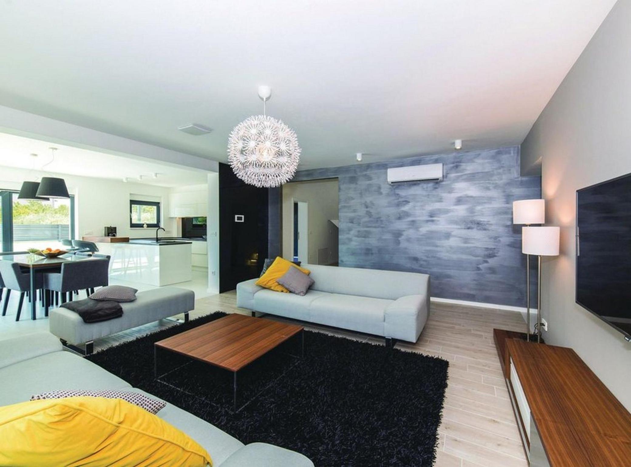 Eight Bedroom Villa