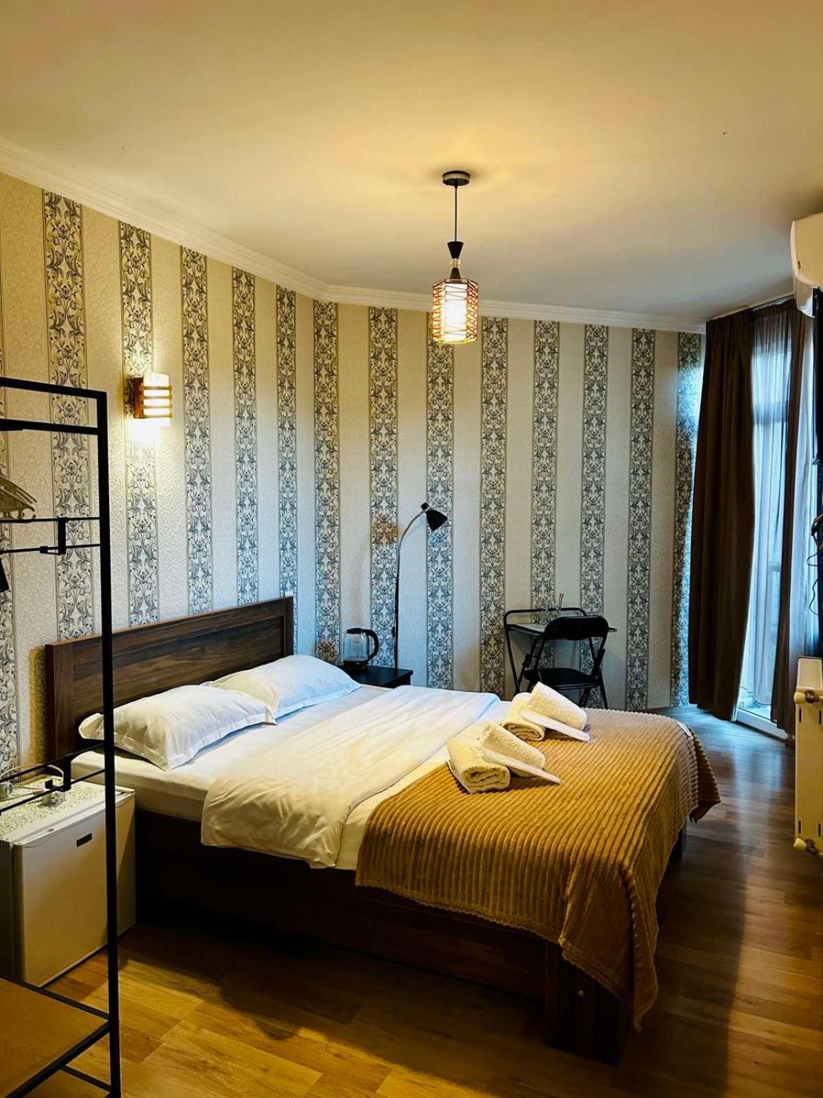Queen Room with Garden View