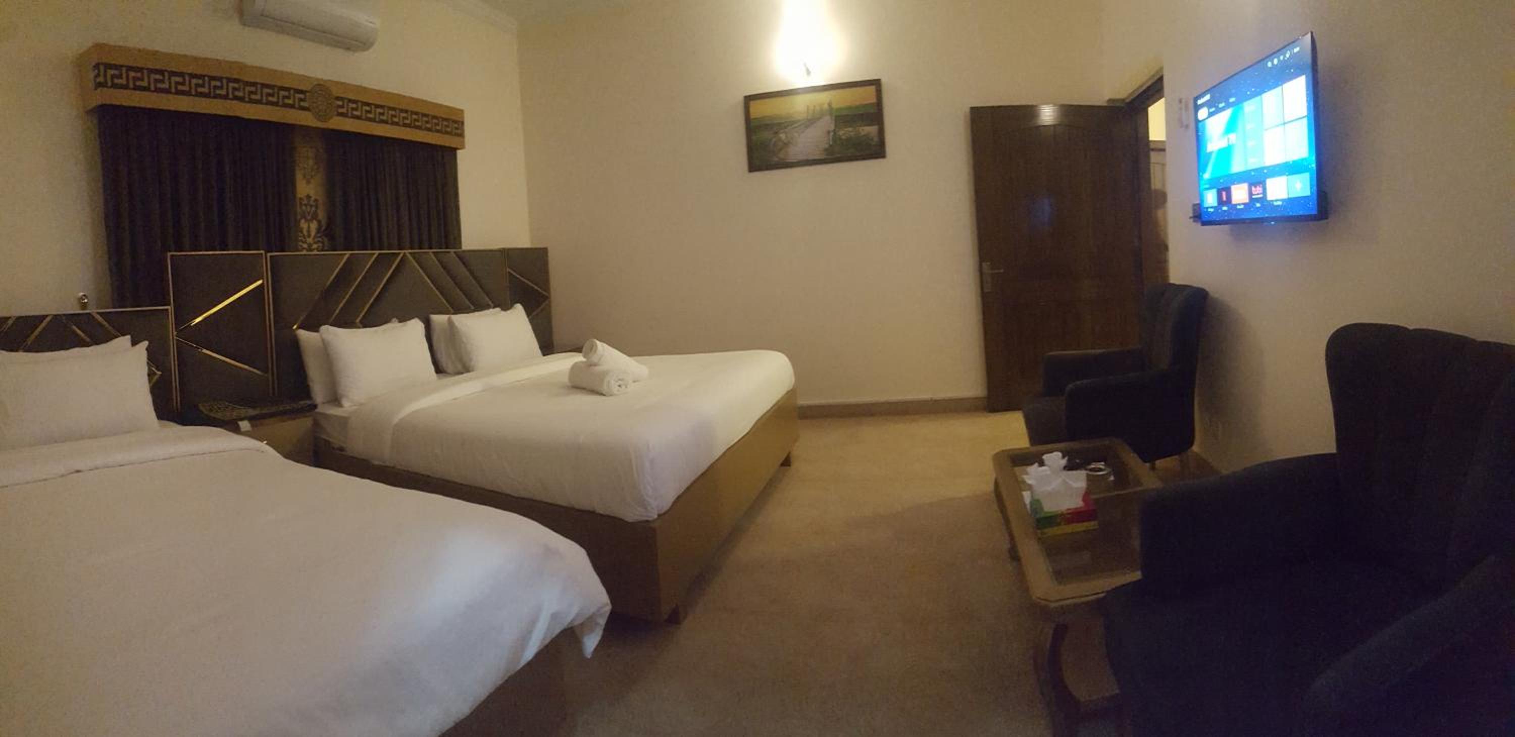 Deluxe Double or Twin Room photo 2