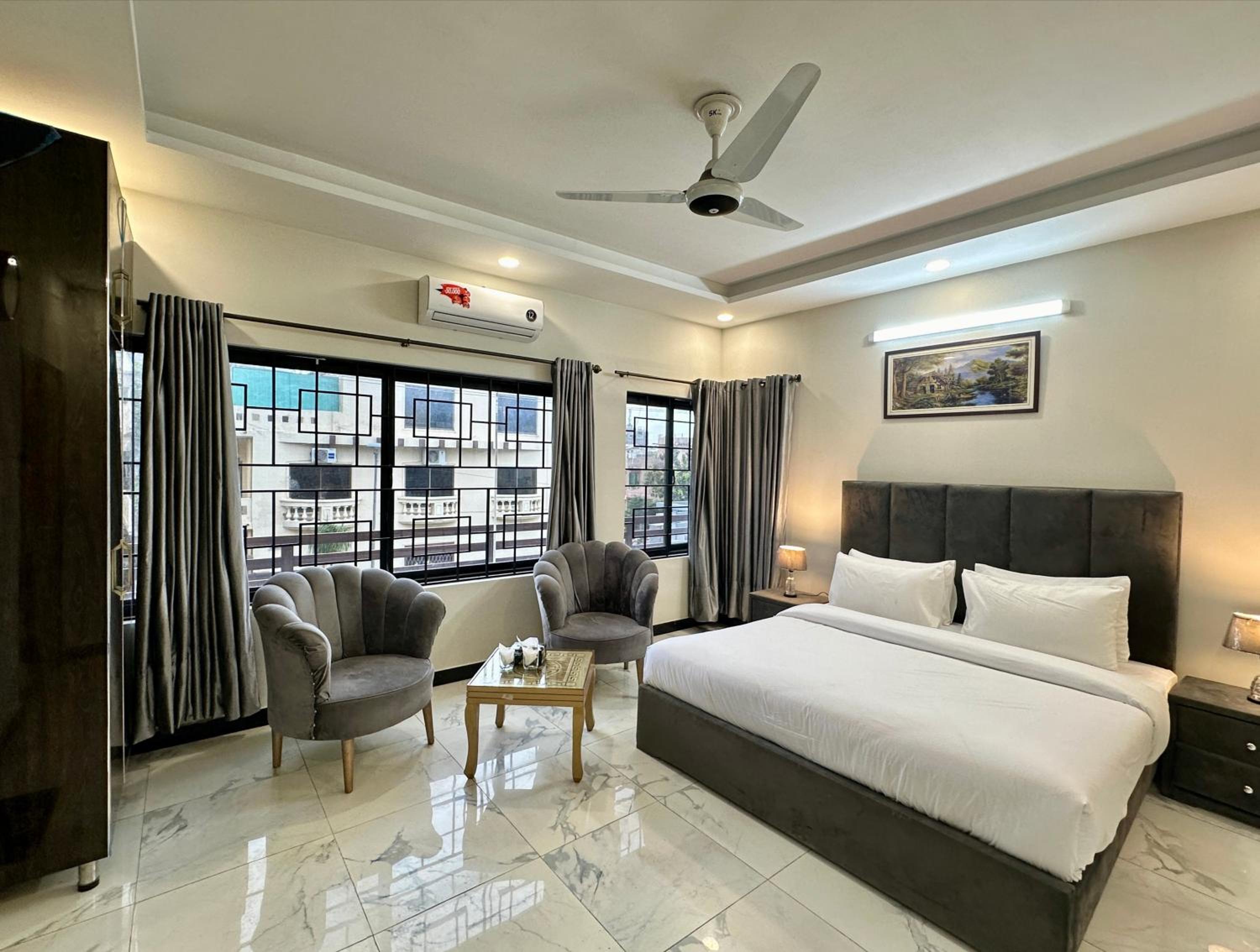 Deluxe King Room photo 3