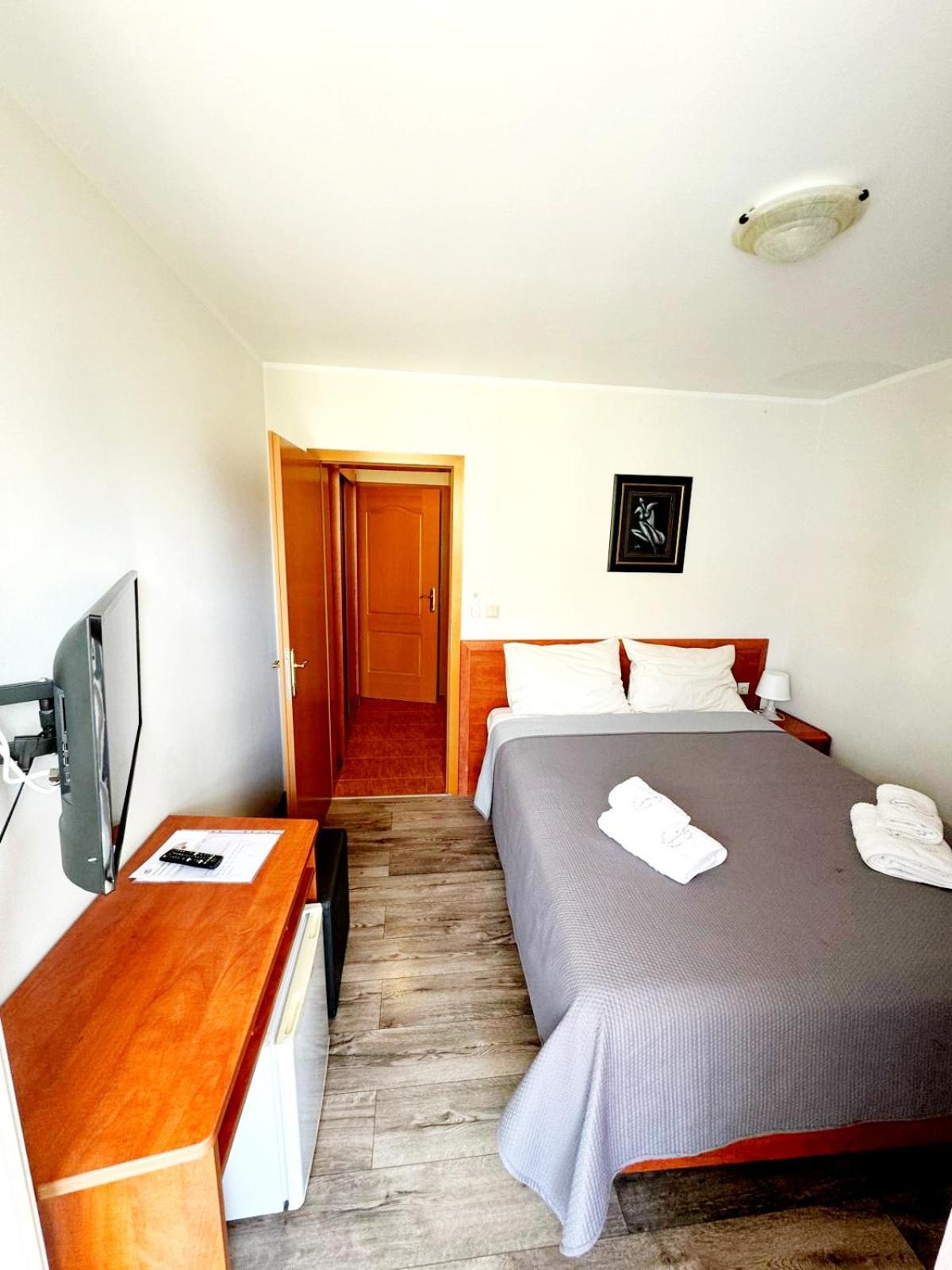 Queen Room with Balcony photo 2