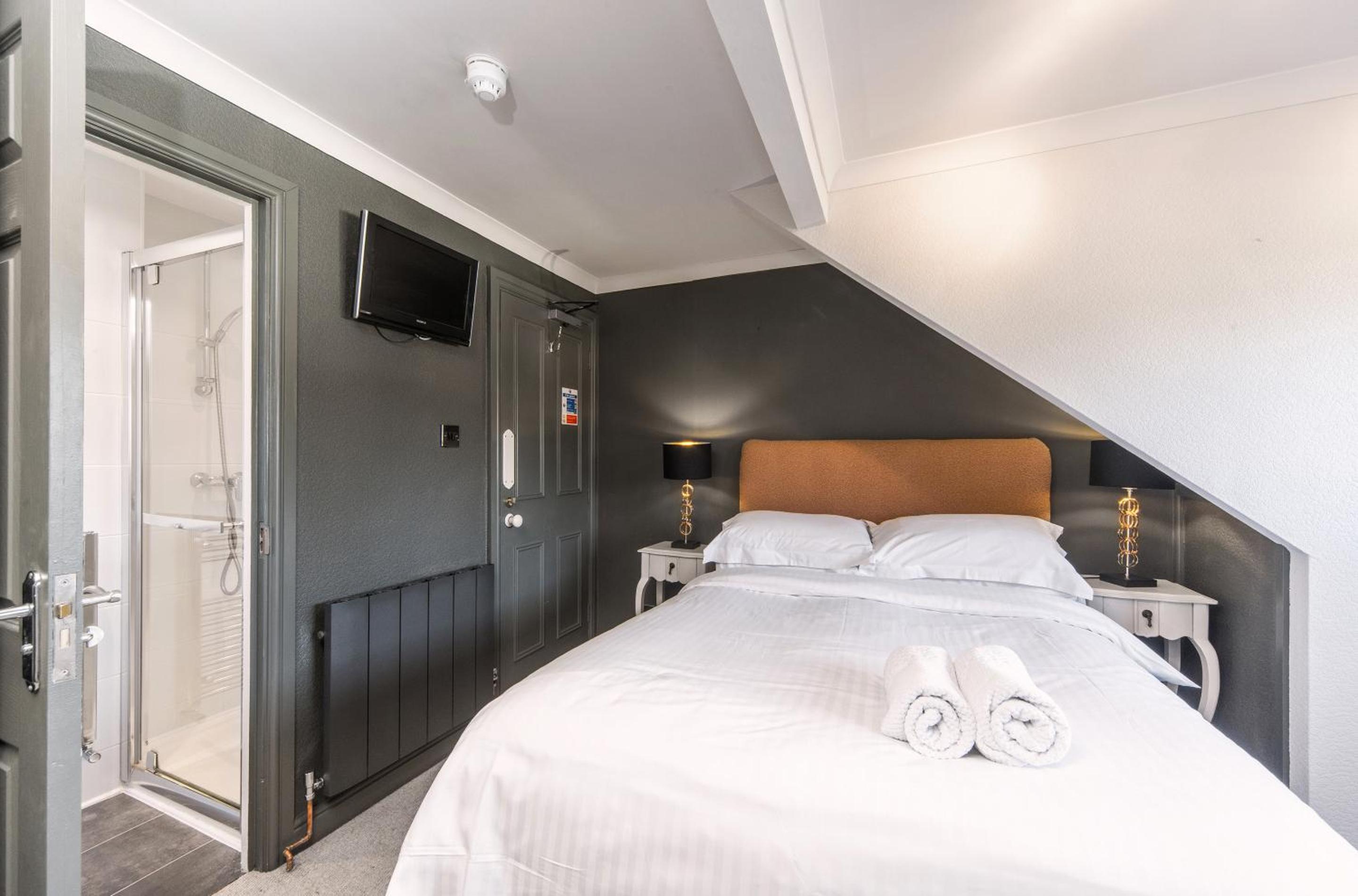 Double Room with Private Bathroom photo 3