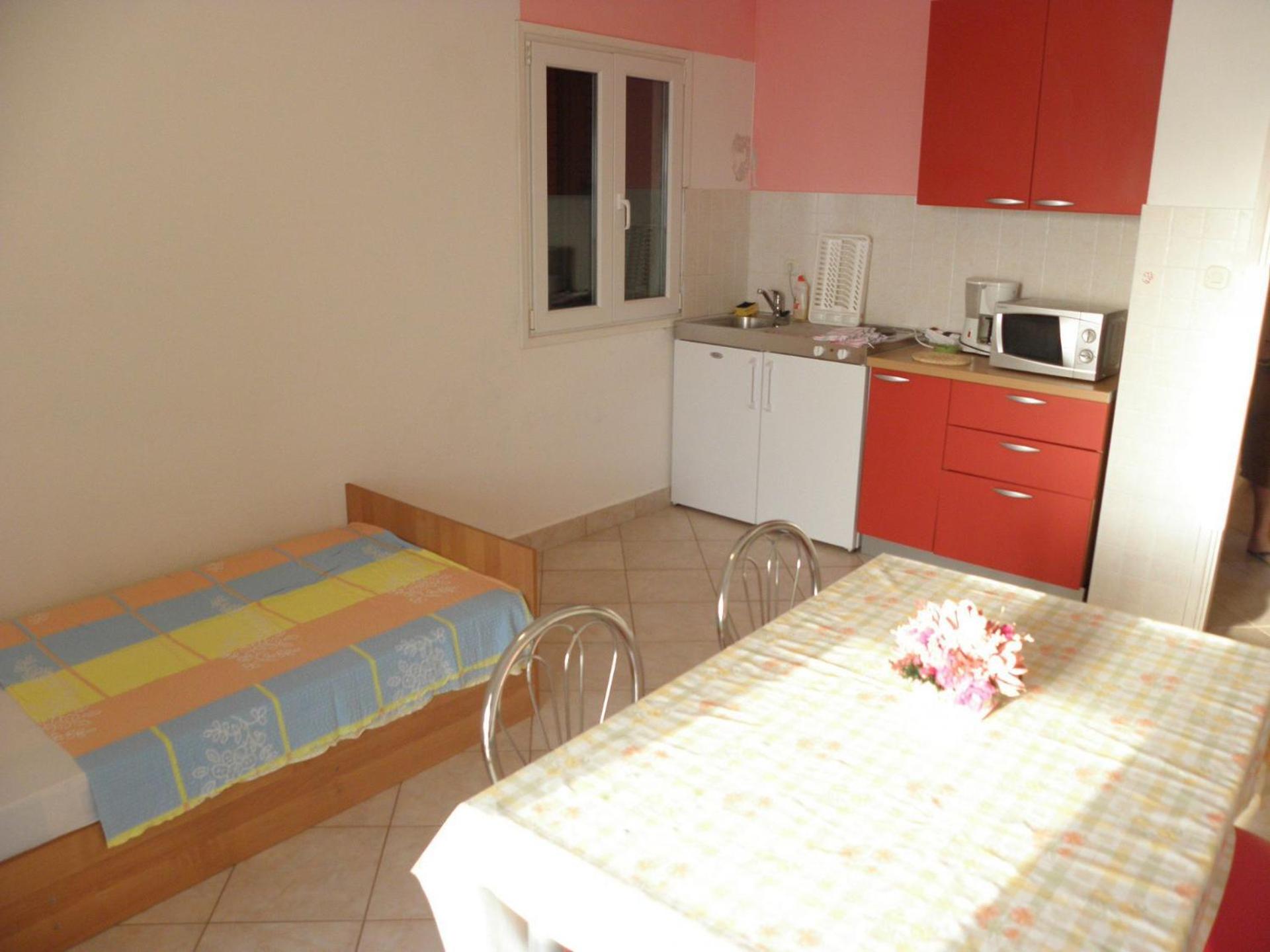 One-Bedroom Apartment photo 2