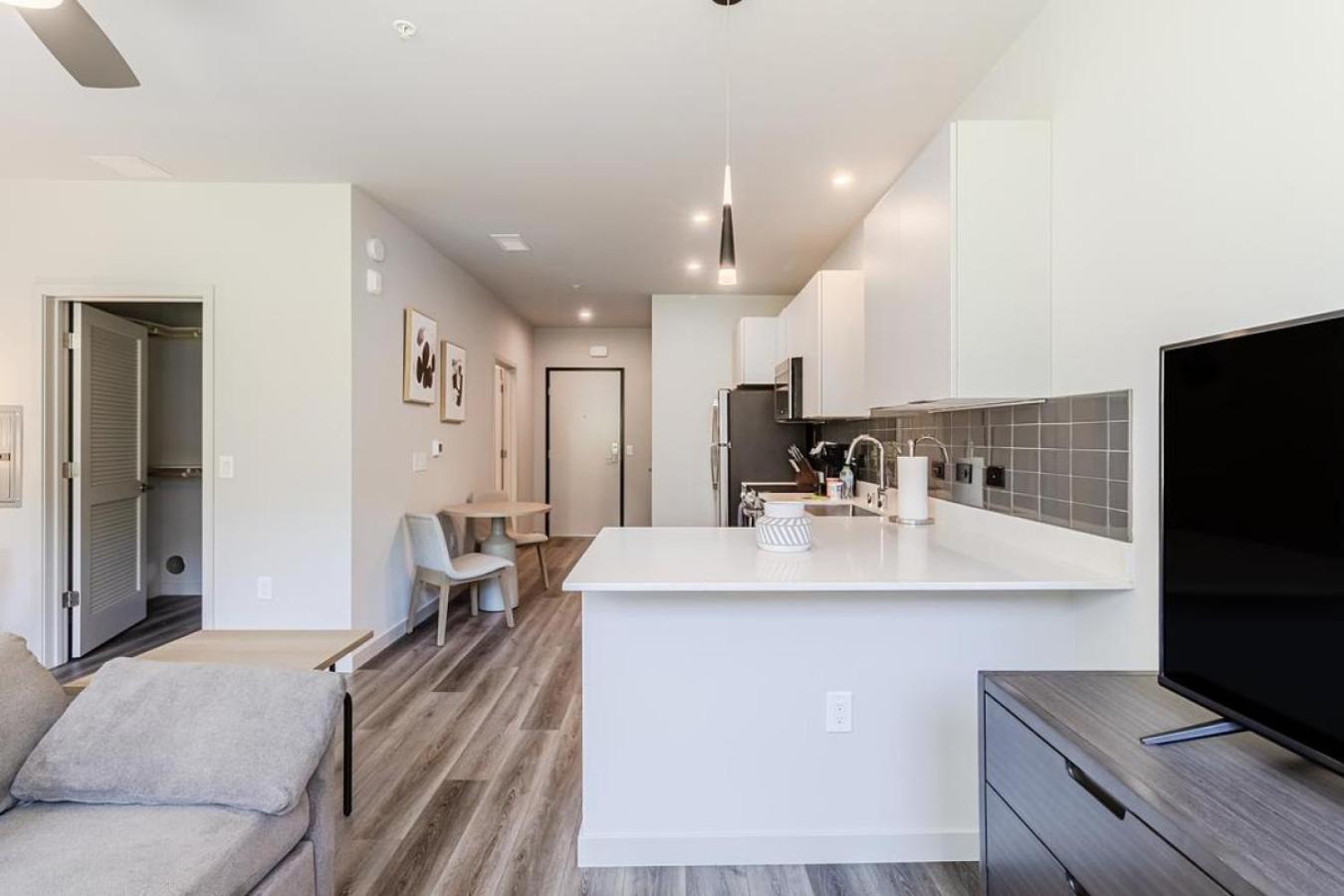 Apartment photo 2