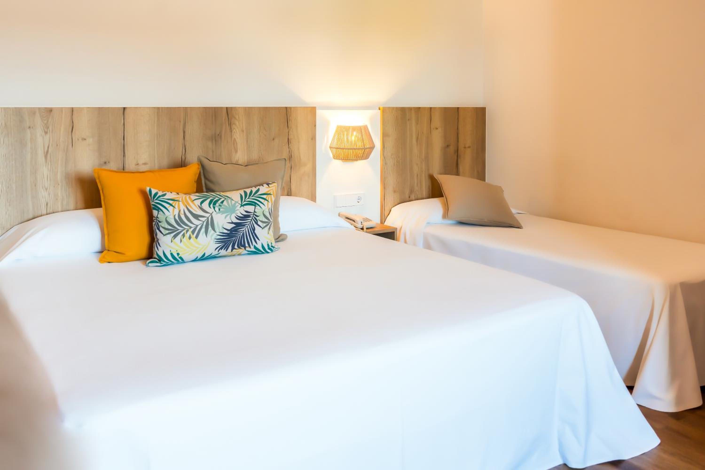 Habitación Doble o con Dos Camas con Cama Extra (2 Adultos + 1 Niño)