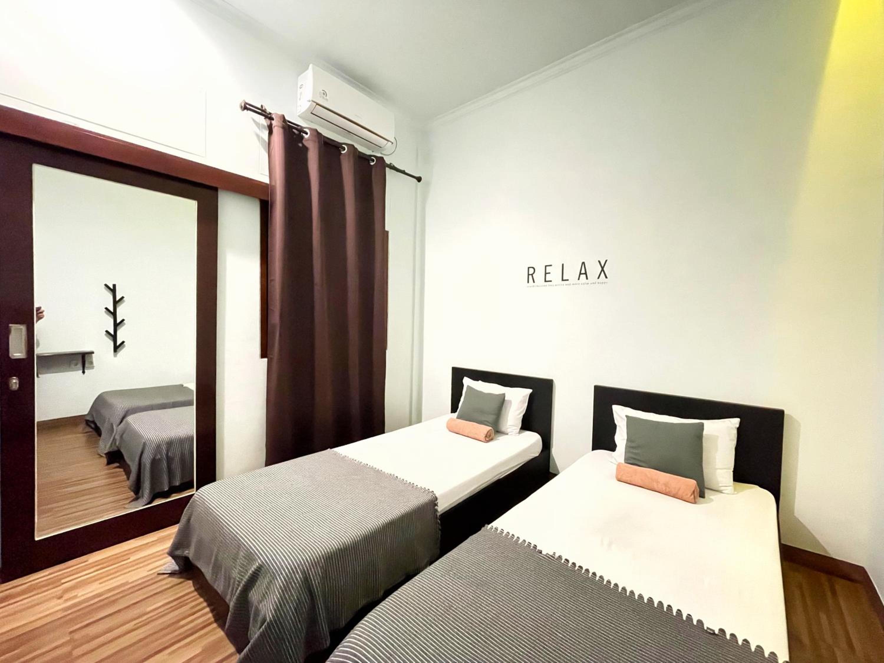 Standard Twin Room With Shared Bathroom photo 1