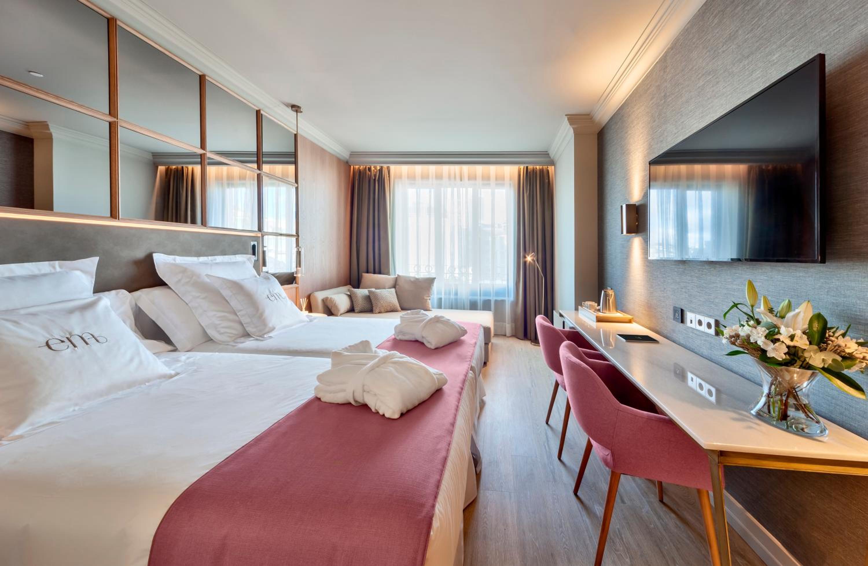 Habitación Premium King con Balcón