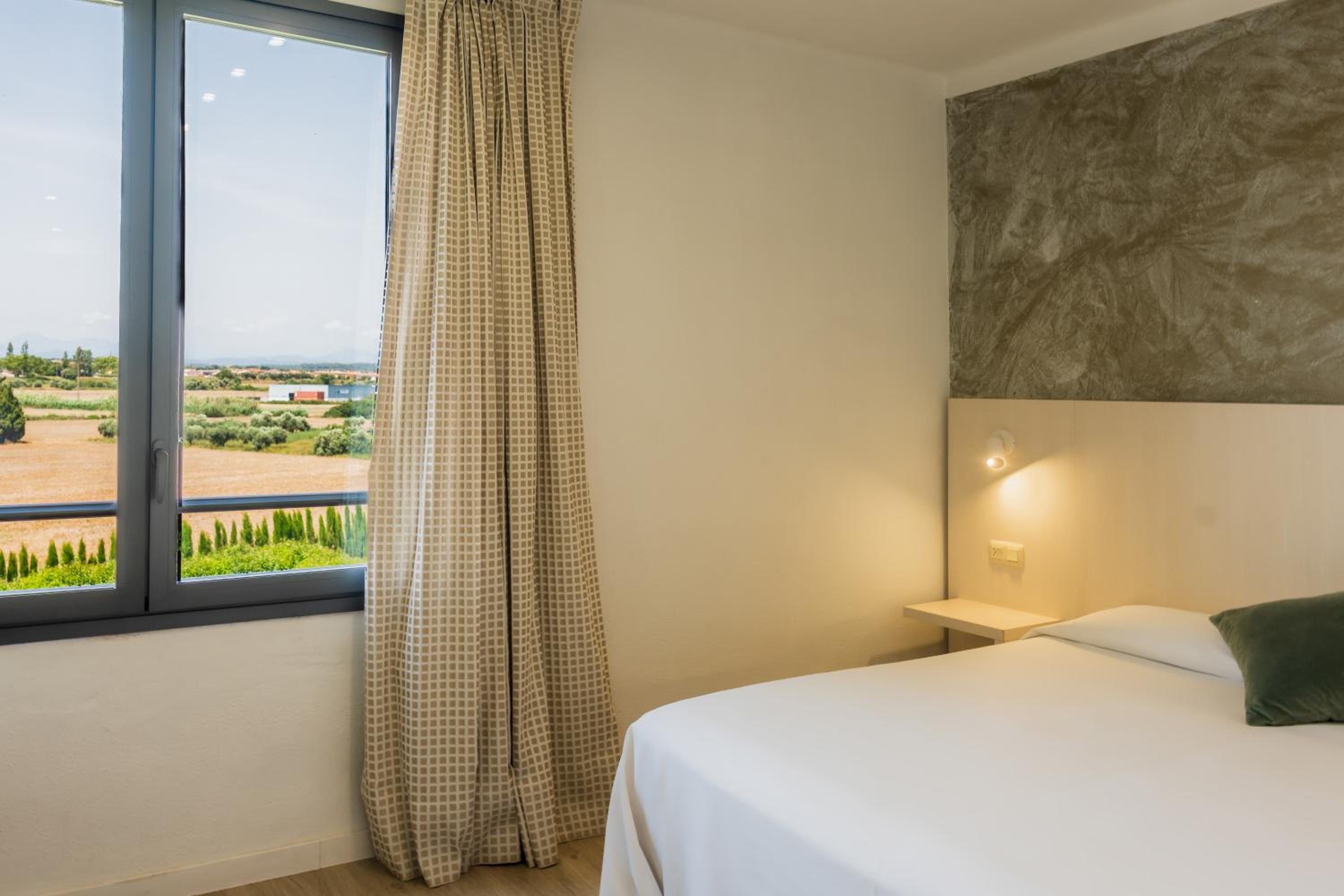 Double or Twin Room - Photo 8