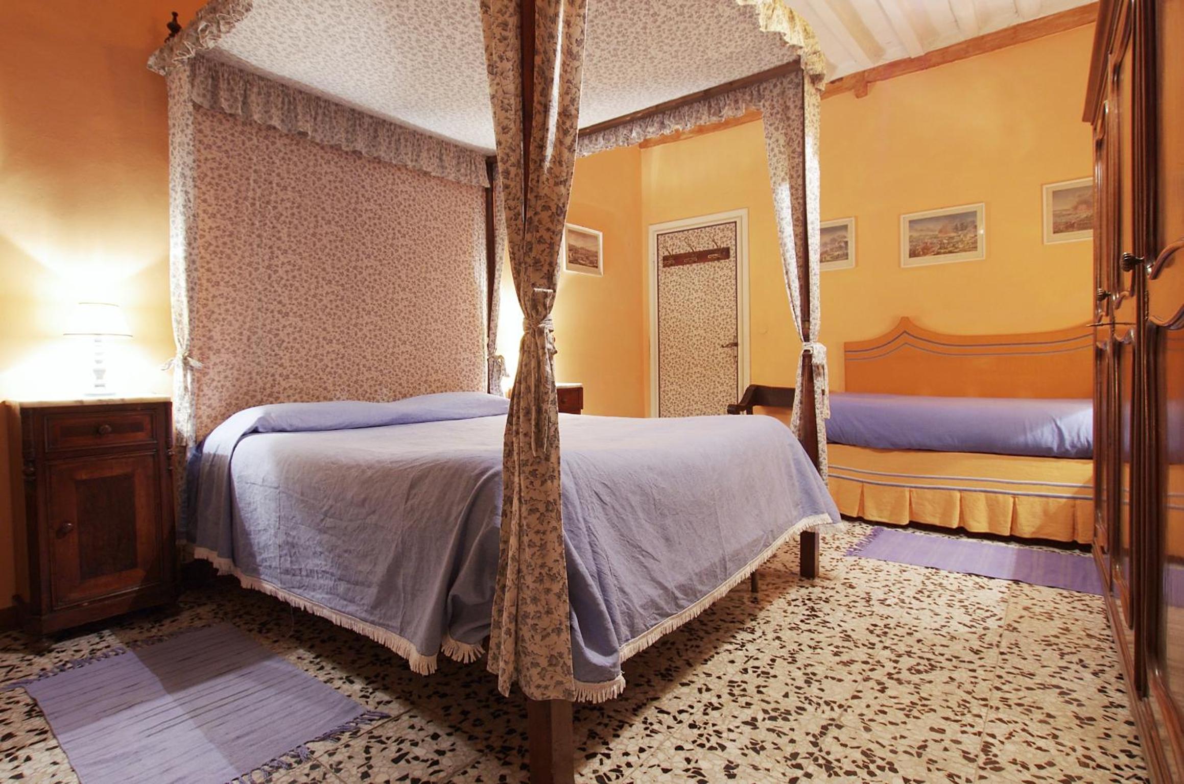 One-Bedroom Apartment - Photo 1