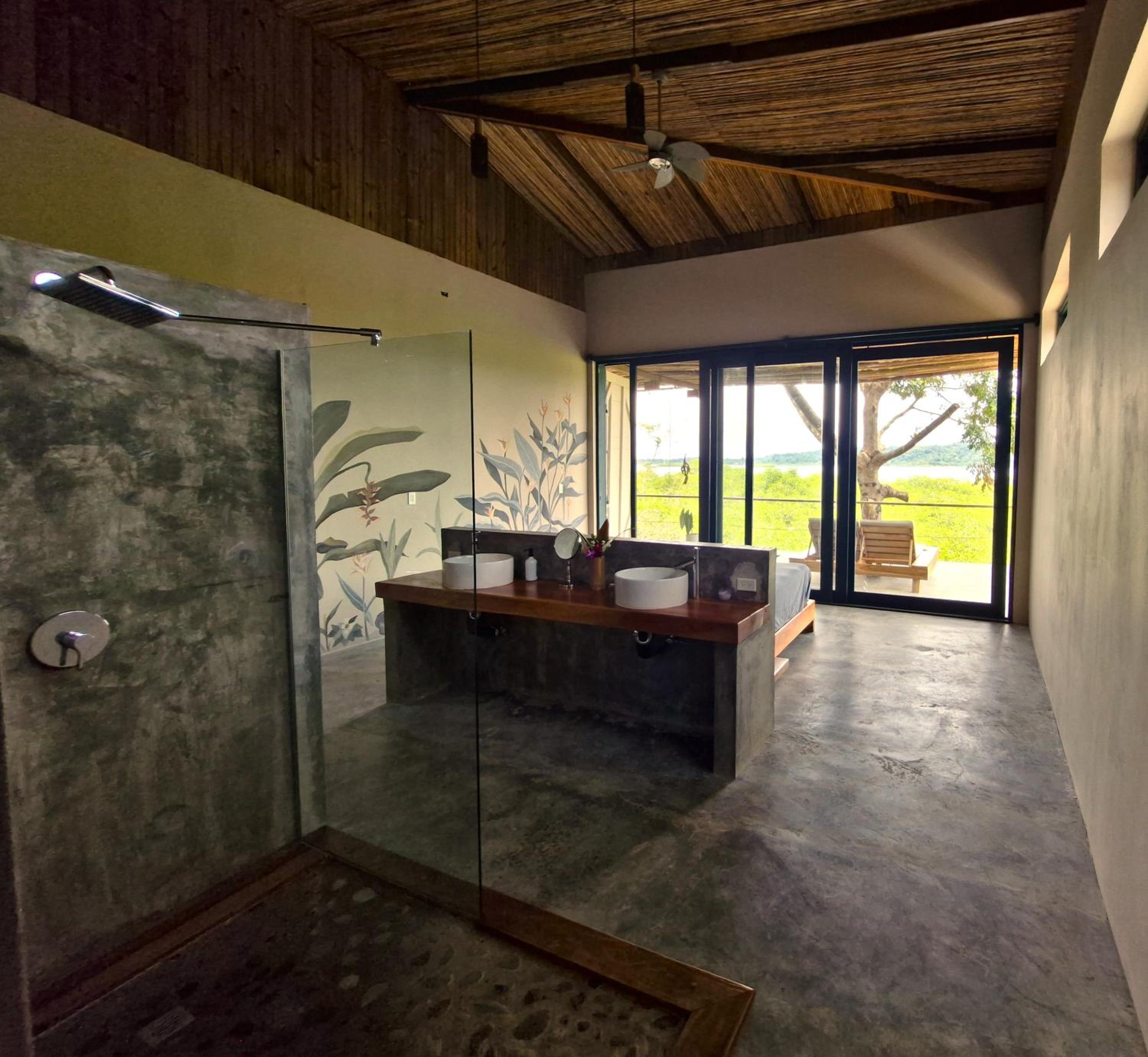 Deluxe Double Room with Balcony and Sea View photo 2