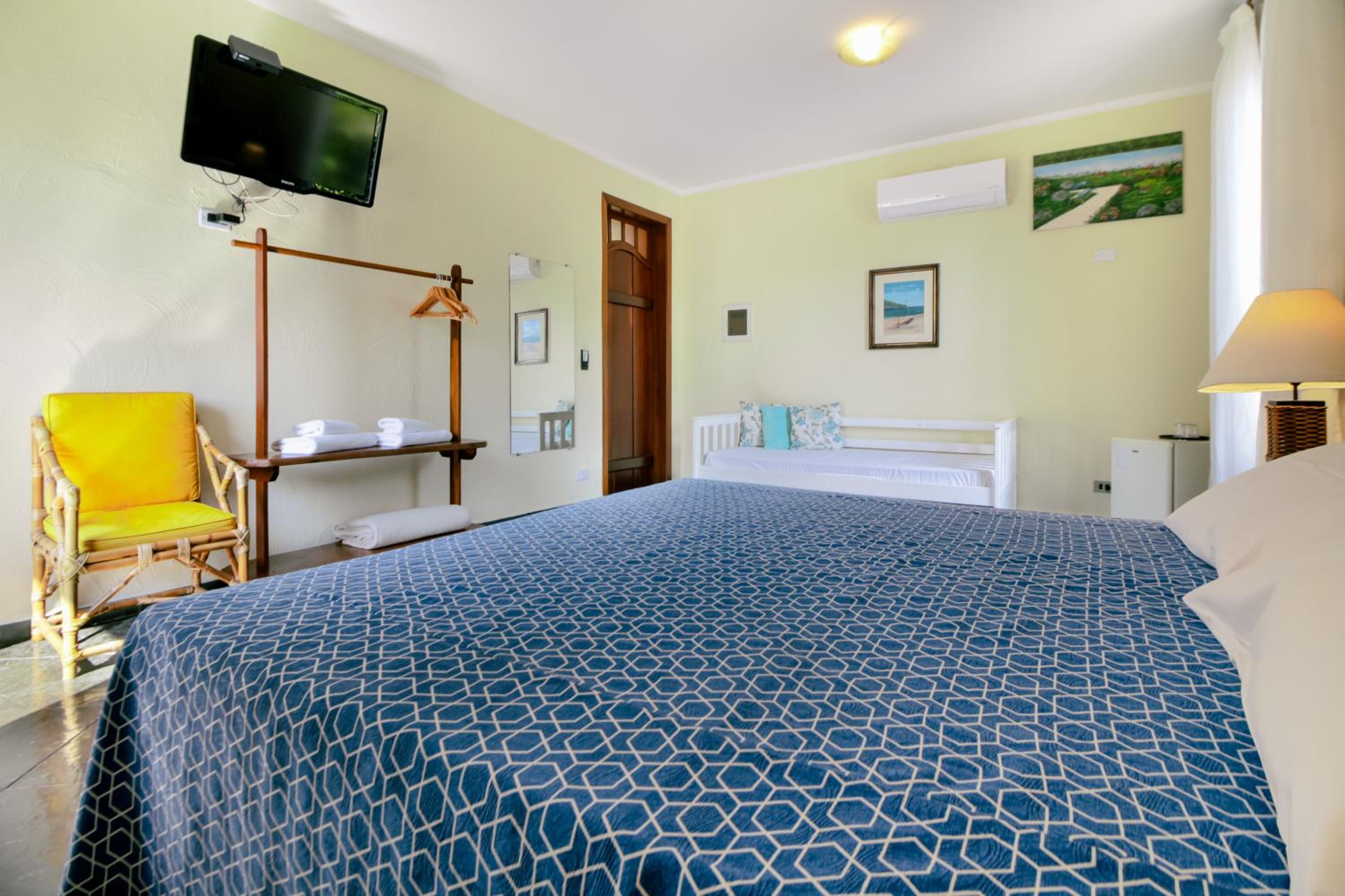 Family Room - Photo 6