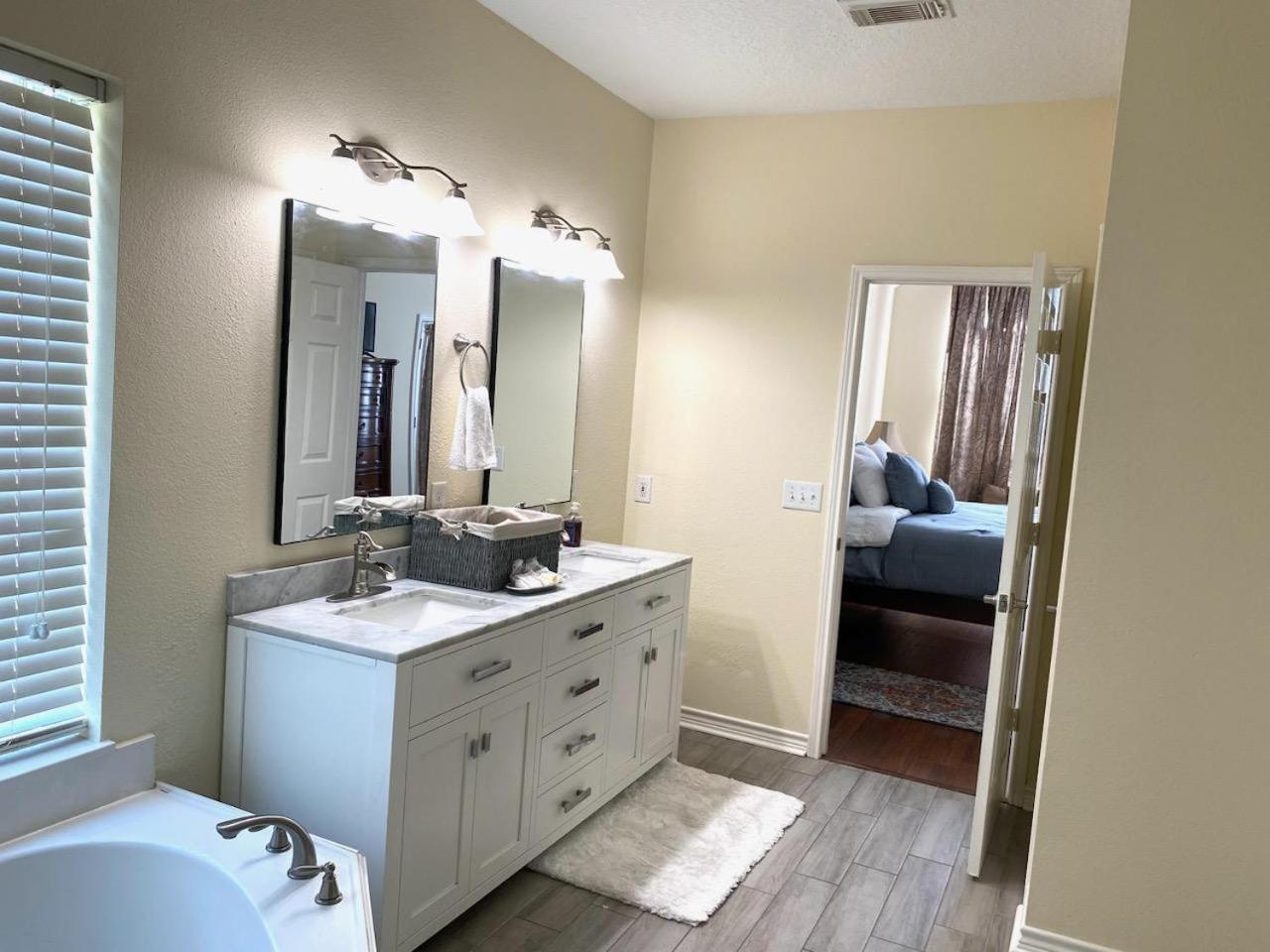Deluxe King Room photo 2