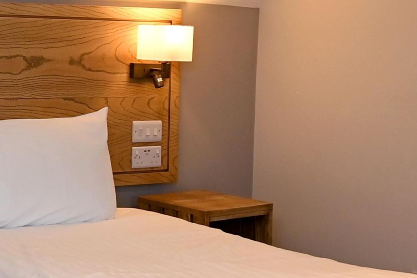 Standard Twin Room - Photo 7