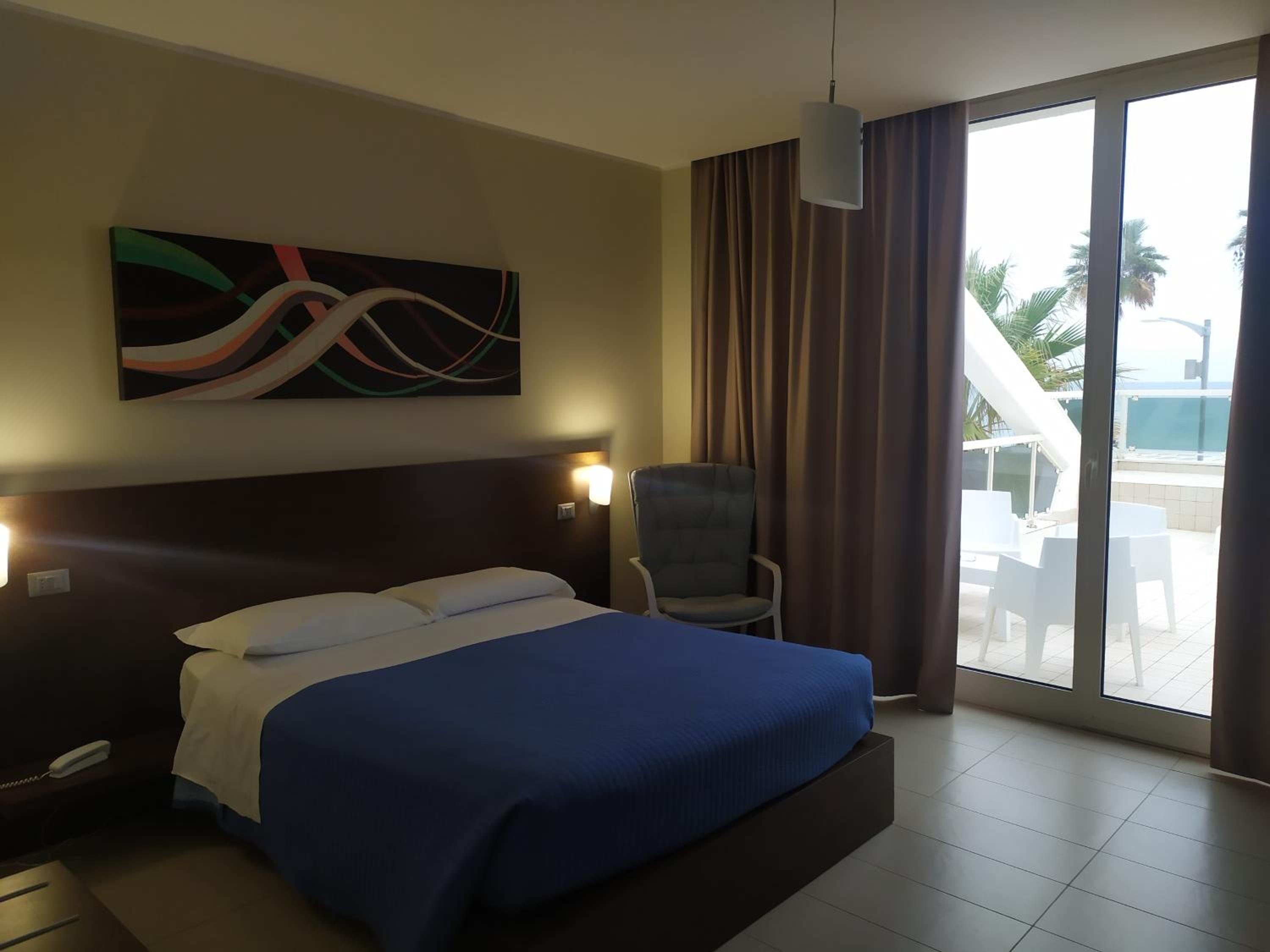 Deluxe Triple Room With Sea View