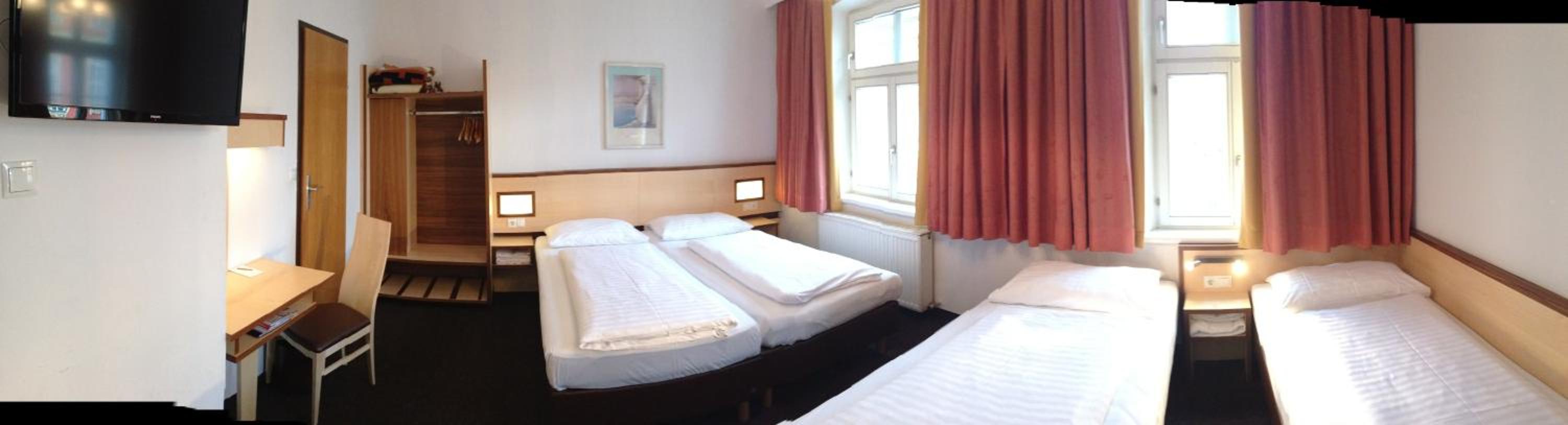 Economy Quadruple Room - Photo 2