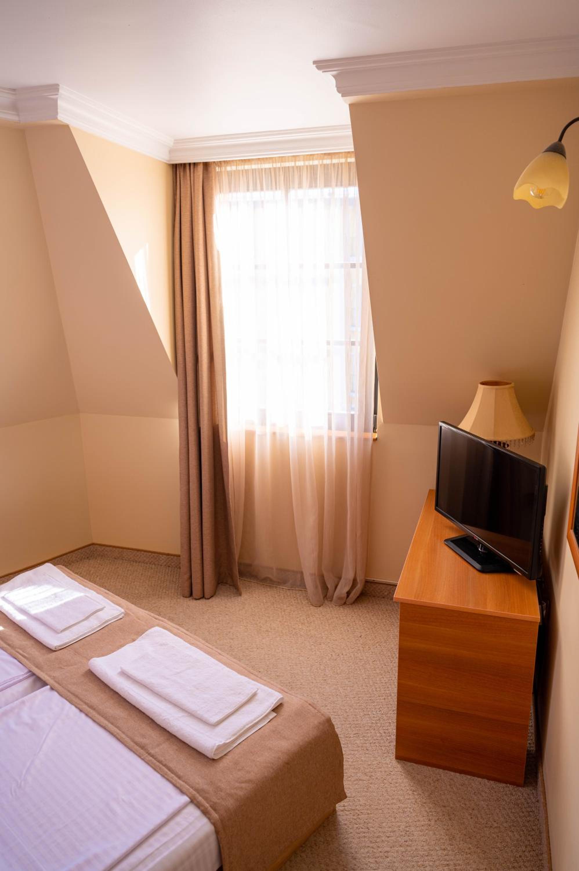 Deluxe Queen Room