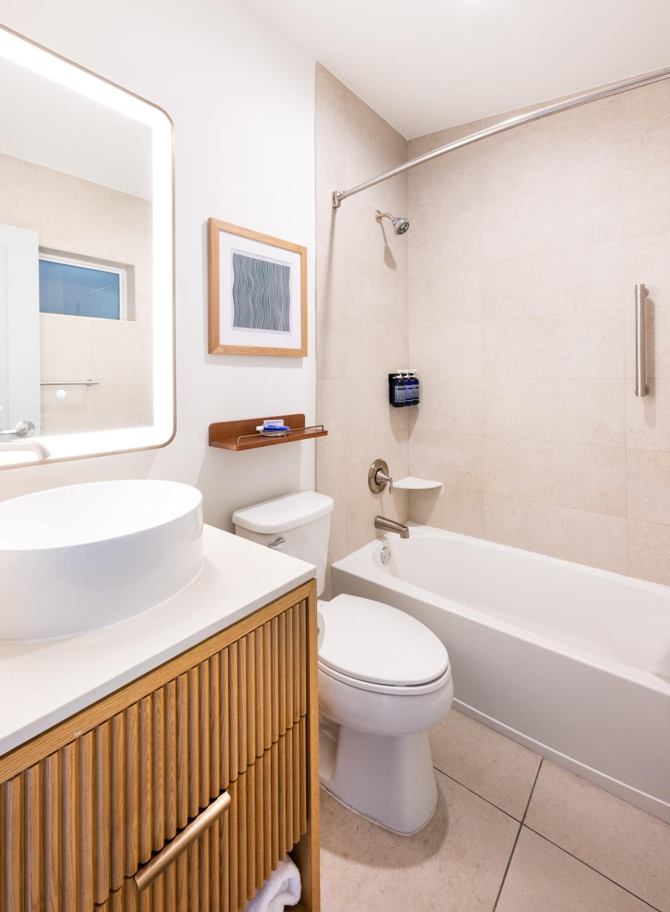 Brand New Cabana Poolside Room King - Photo 3