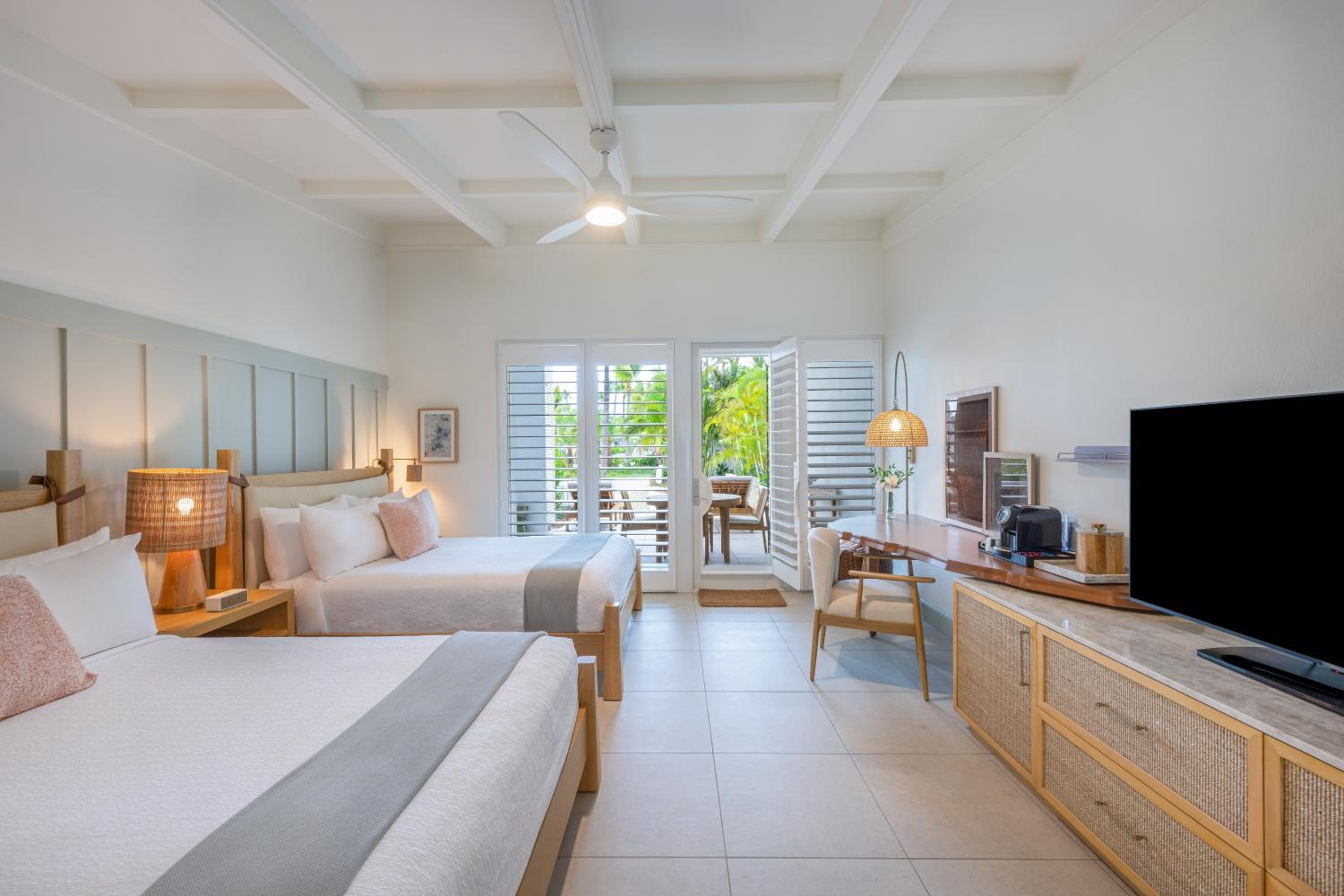 	Brand New Tropical View Bungalow 2 Queens - Photo 1