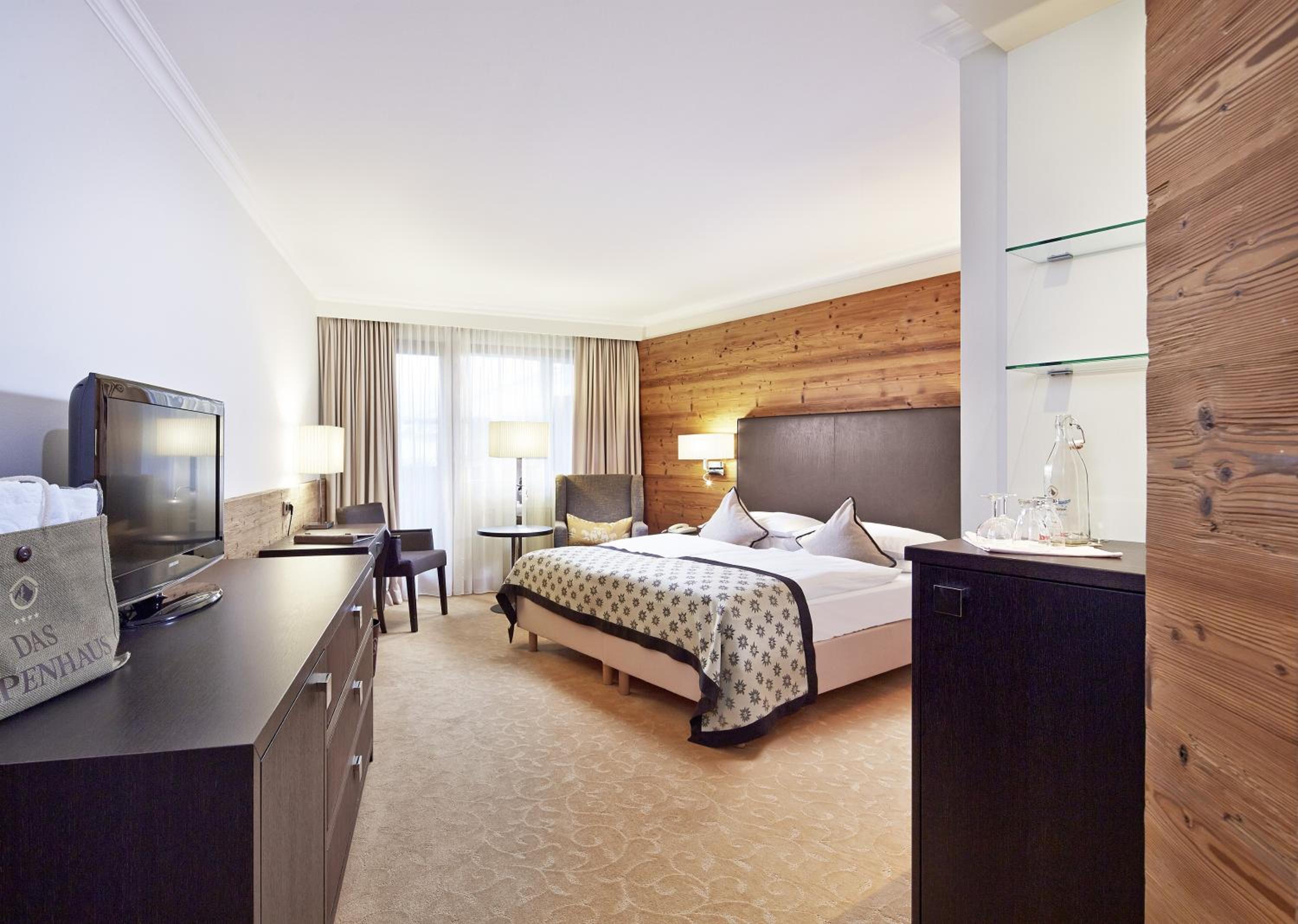 Deluxe Double Room with Balcony - Photo 1