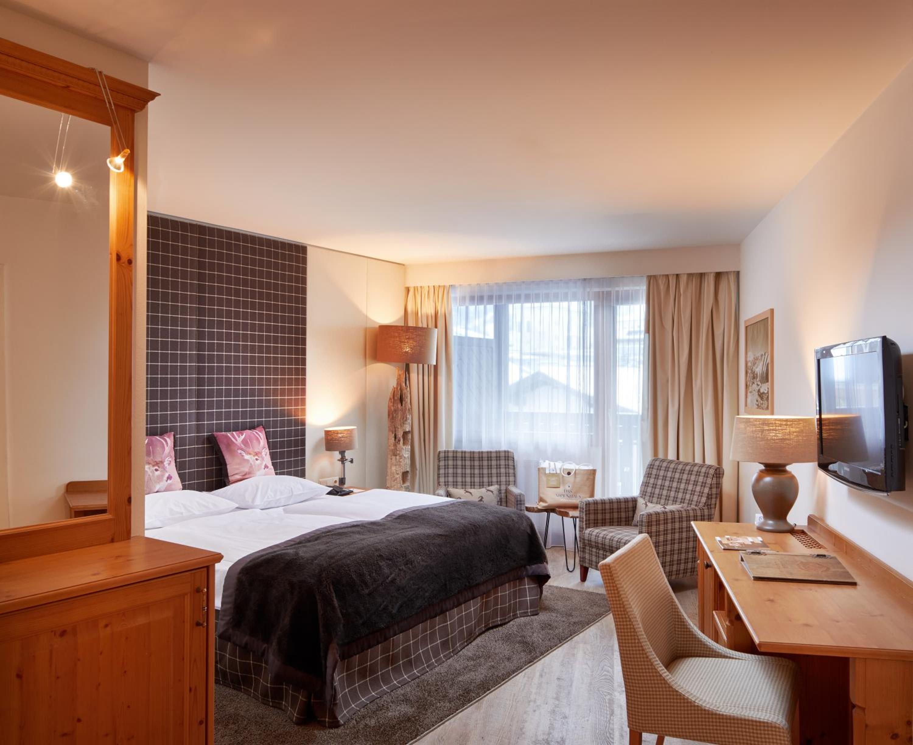 Superior Double Room with Balcony - Photo 1