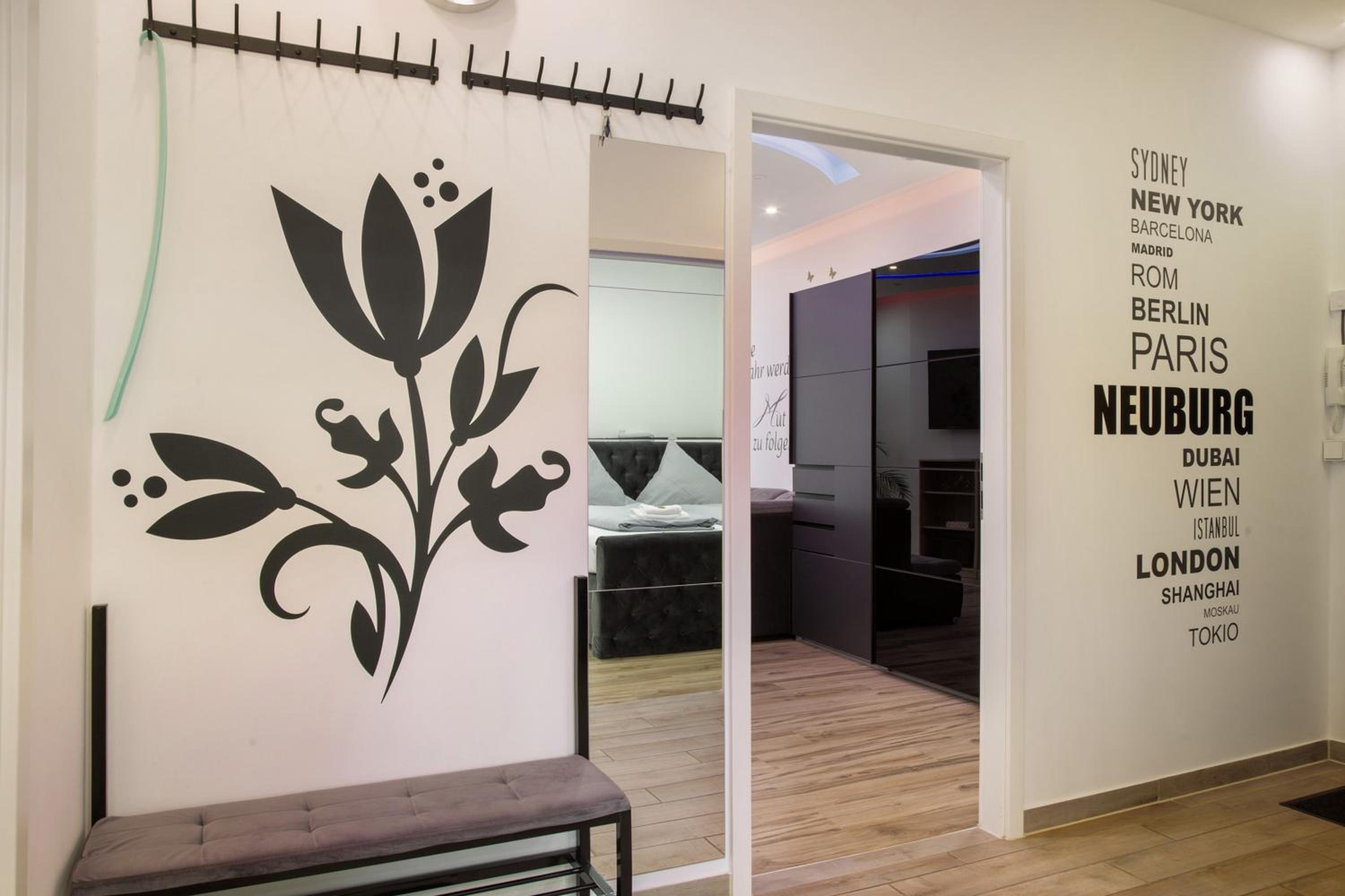 Two-Bedroom Deluxe Apartment with Garden View photo 2