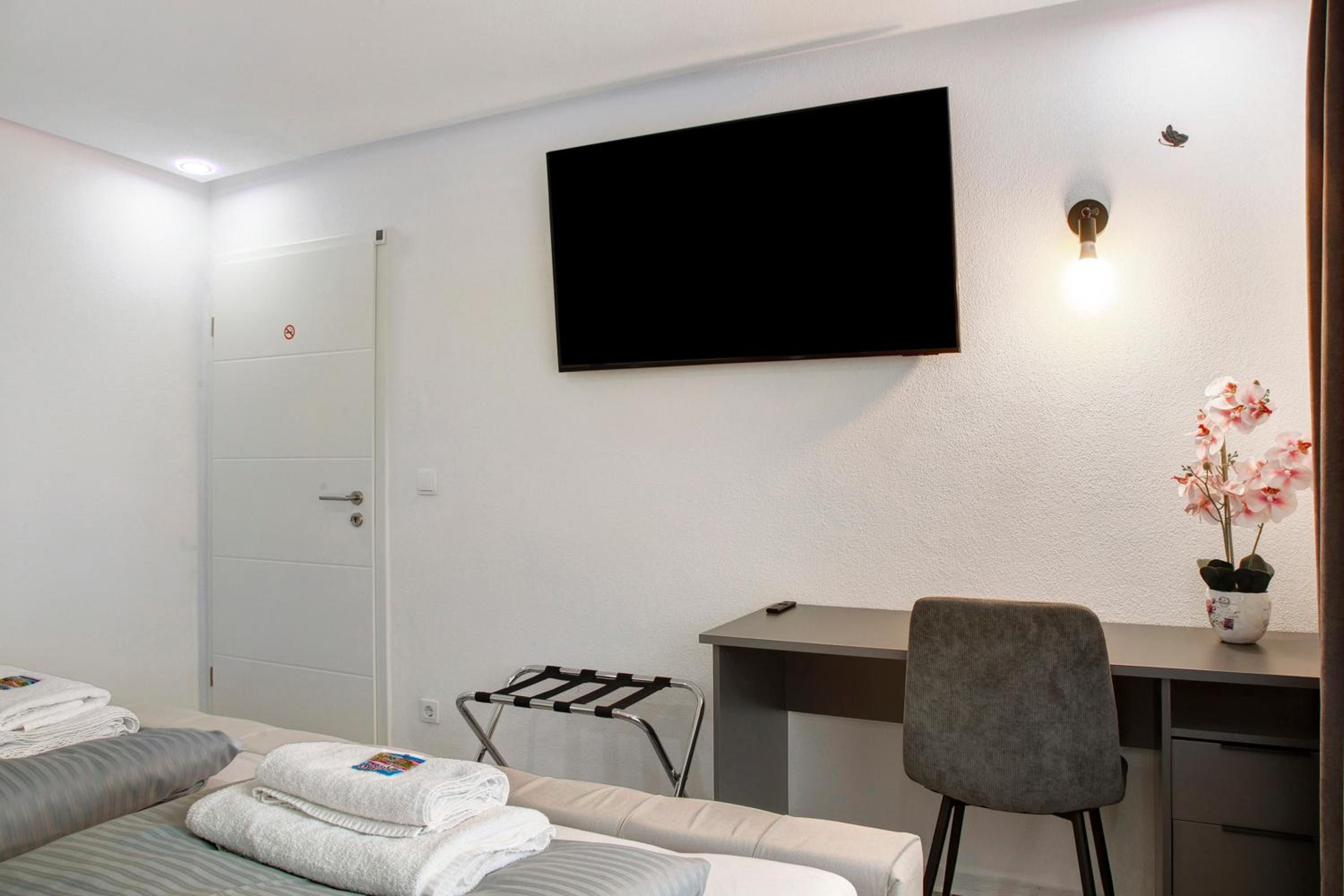 Superior One-Bedroom Apartment with Balcony photo 2