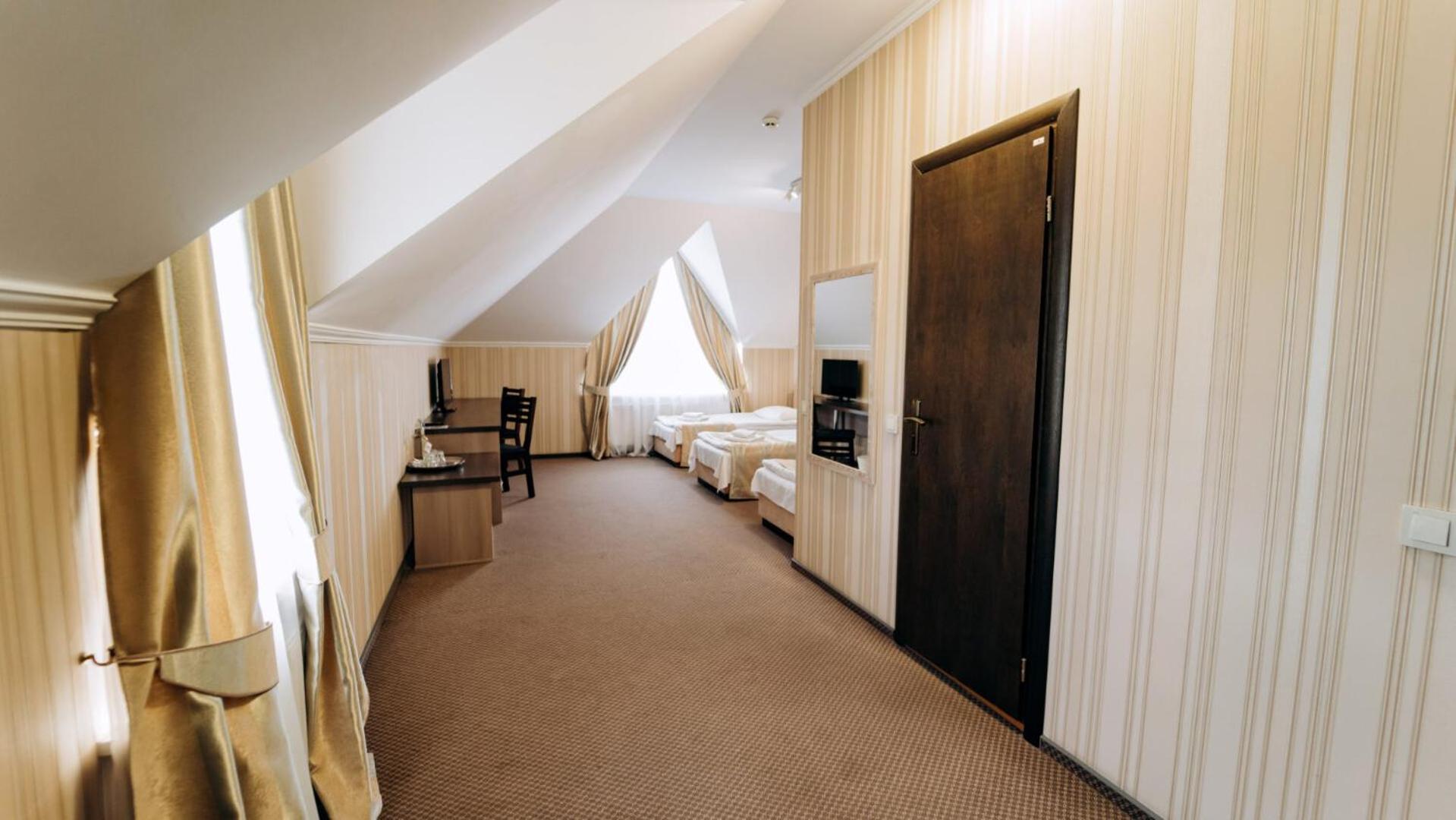 Triple Room