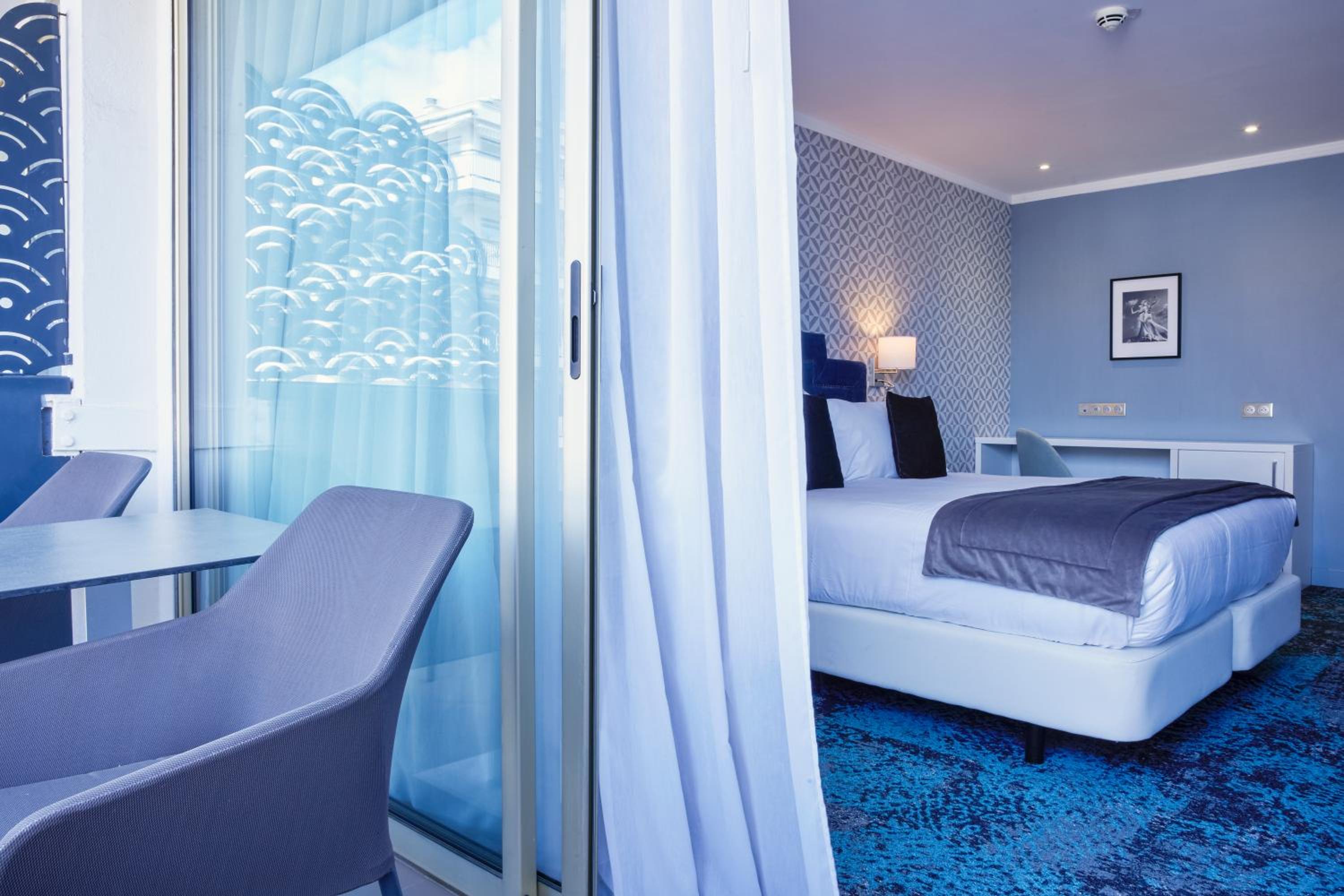 Deluxe Double Room with Balcony or Terrace - Photo 9