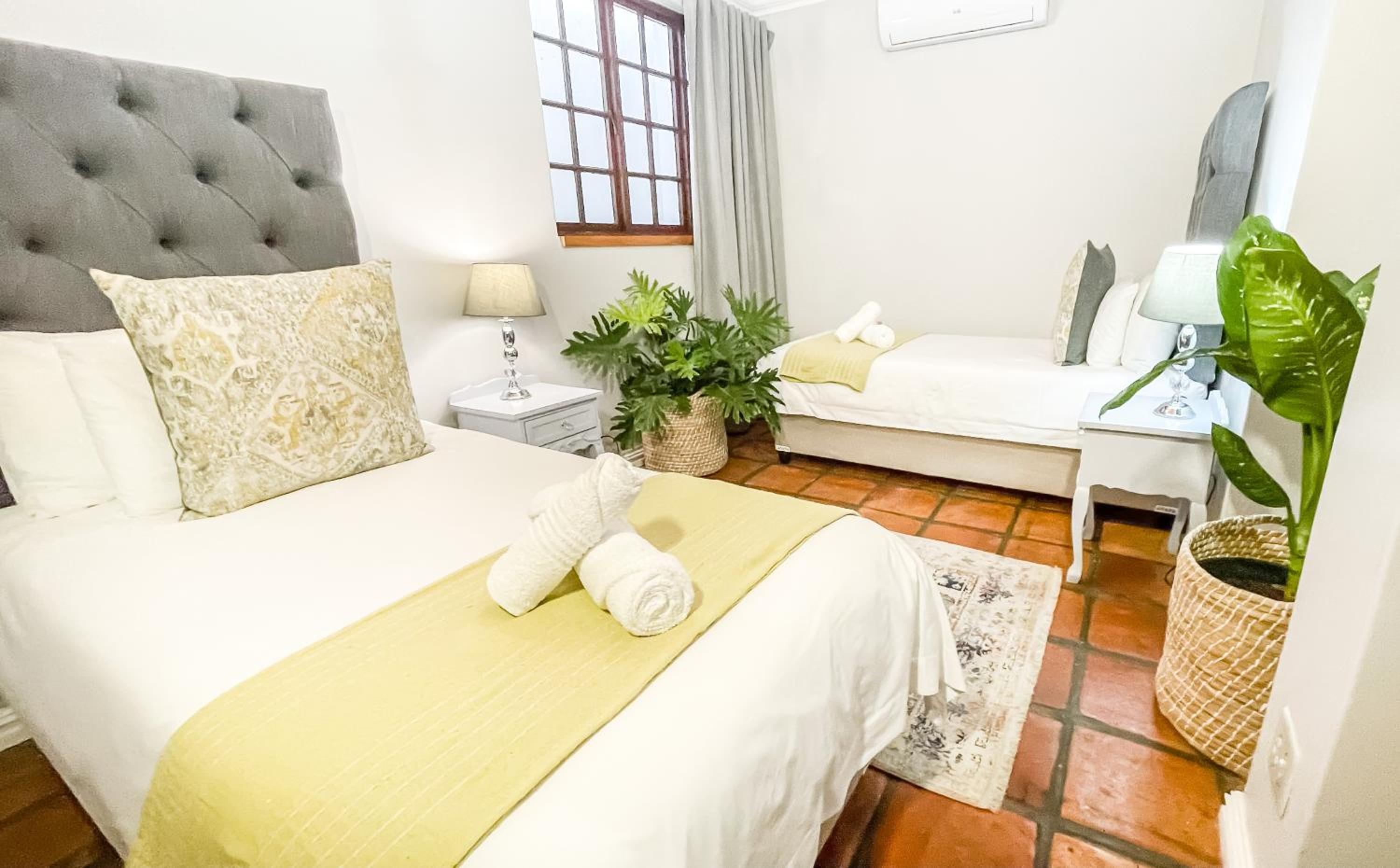 Suite - Photo 1