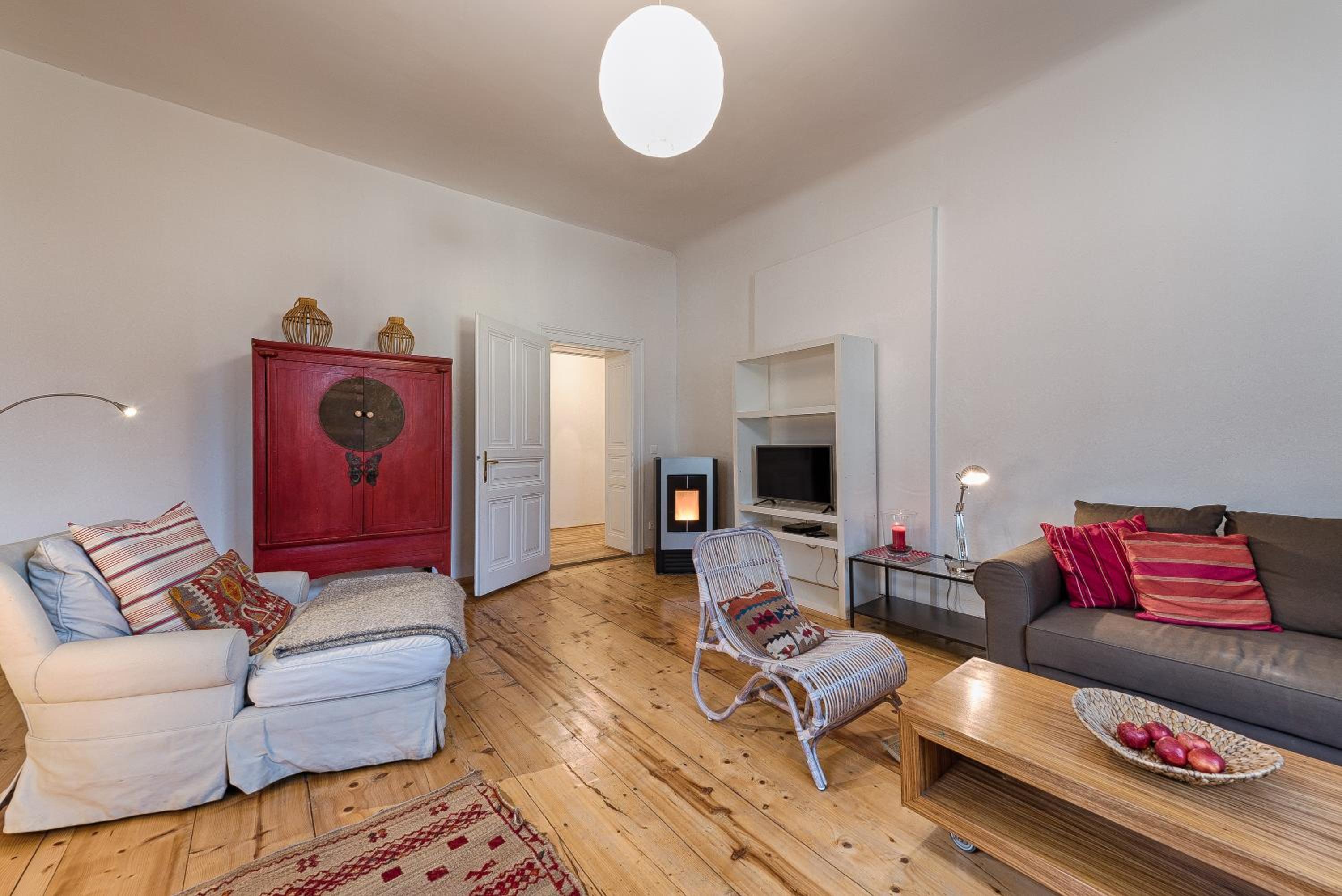 Deluxe One-Bedroom Apartment with Mountain View - Top 3