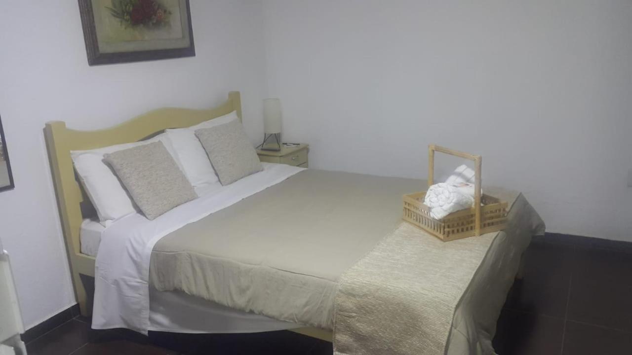 One-Bedroom House photo 1