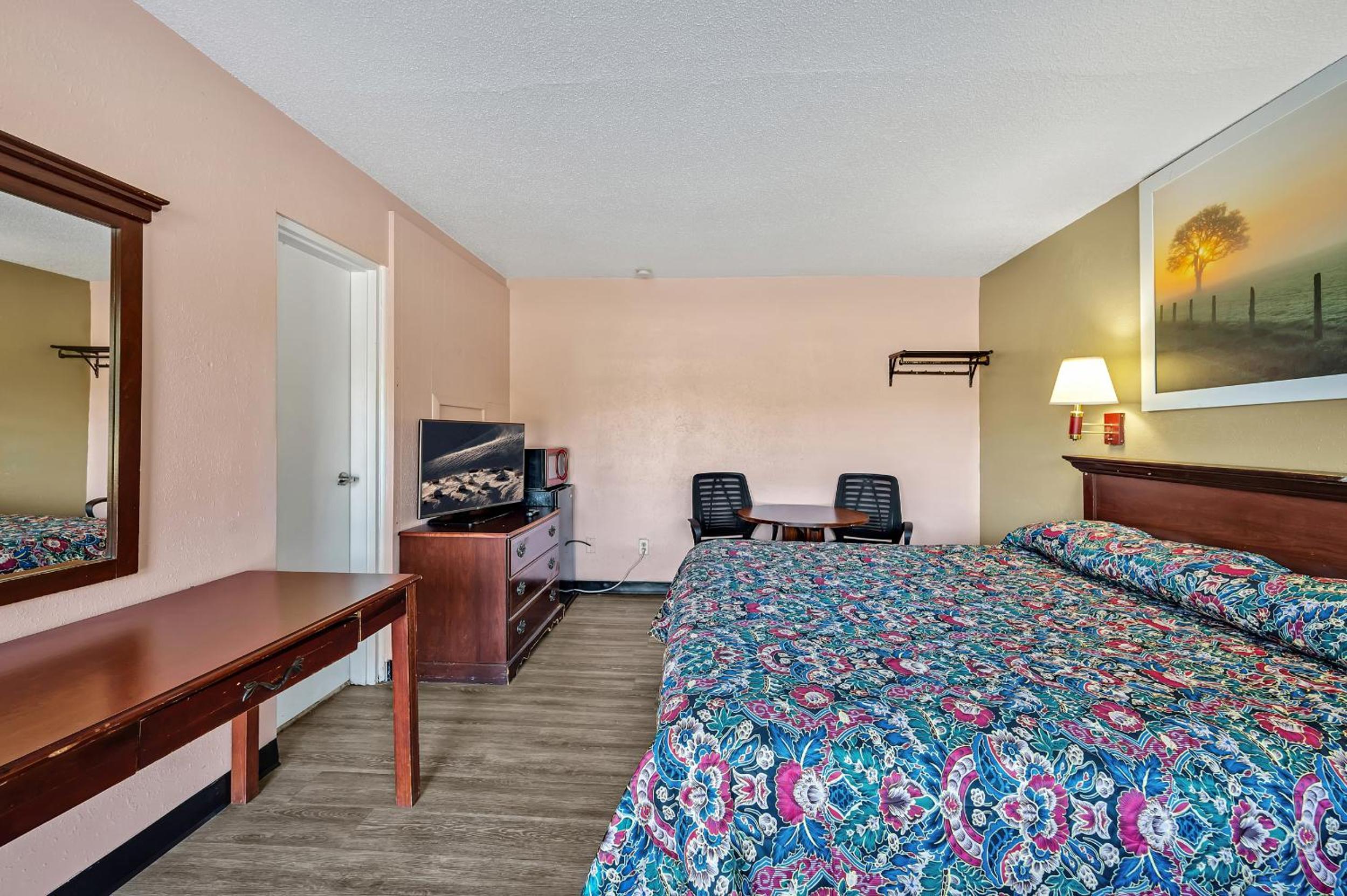Deluxe King Room photo 3