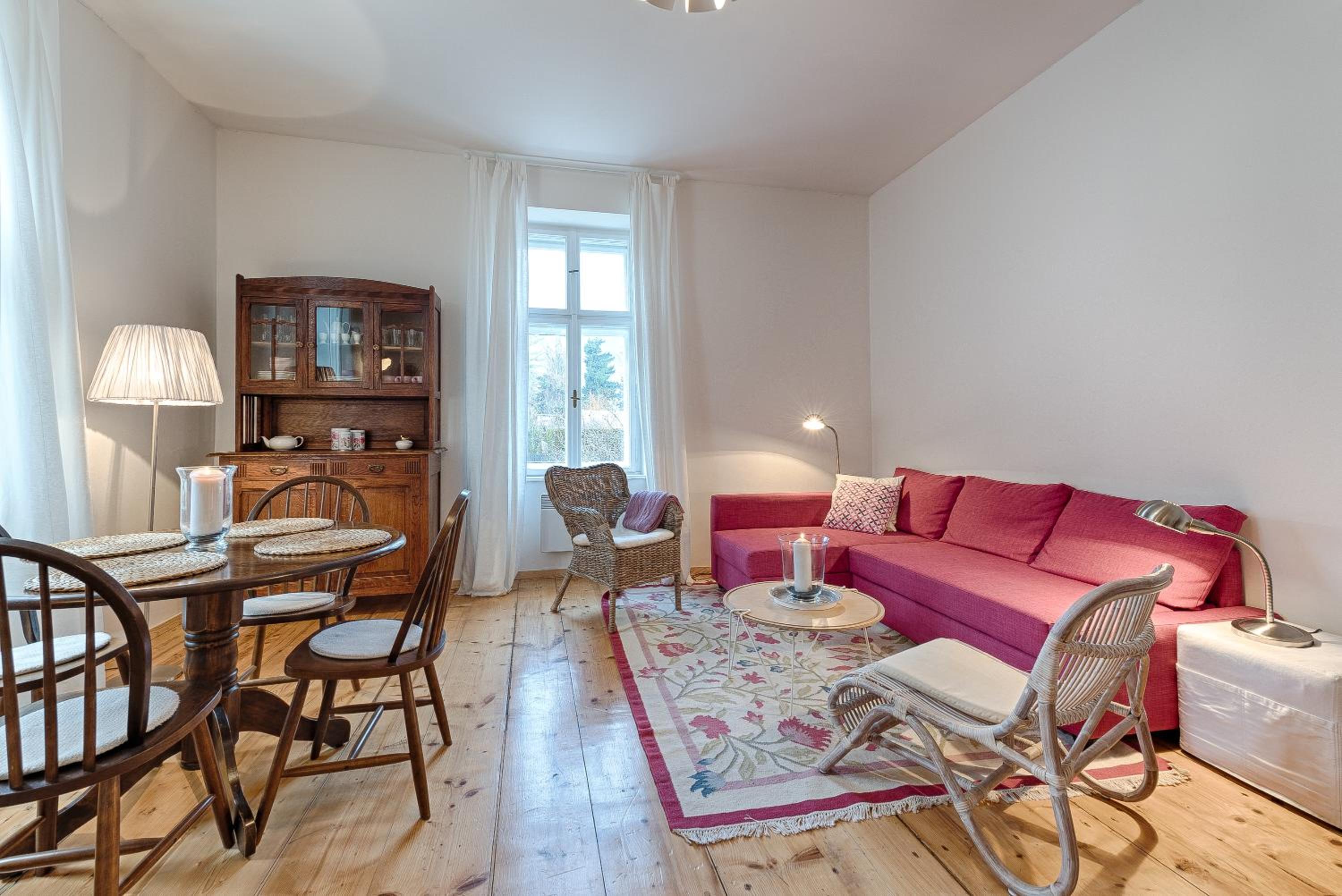 One-Bedroom Apartment with Garden View - Top 2