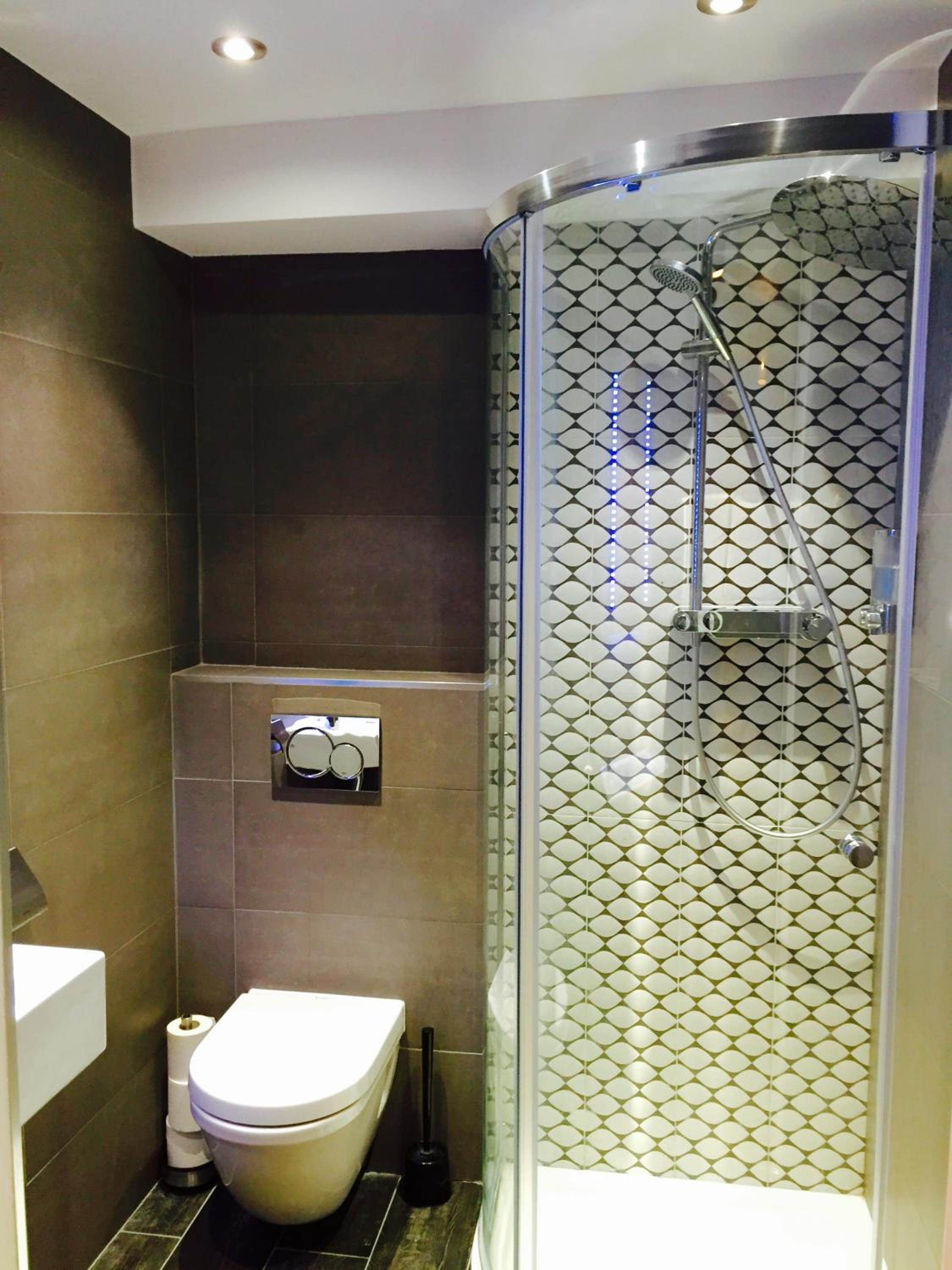 Family Room with Bathroom photo 2