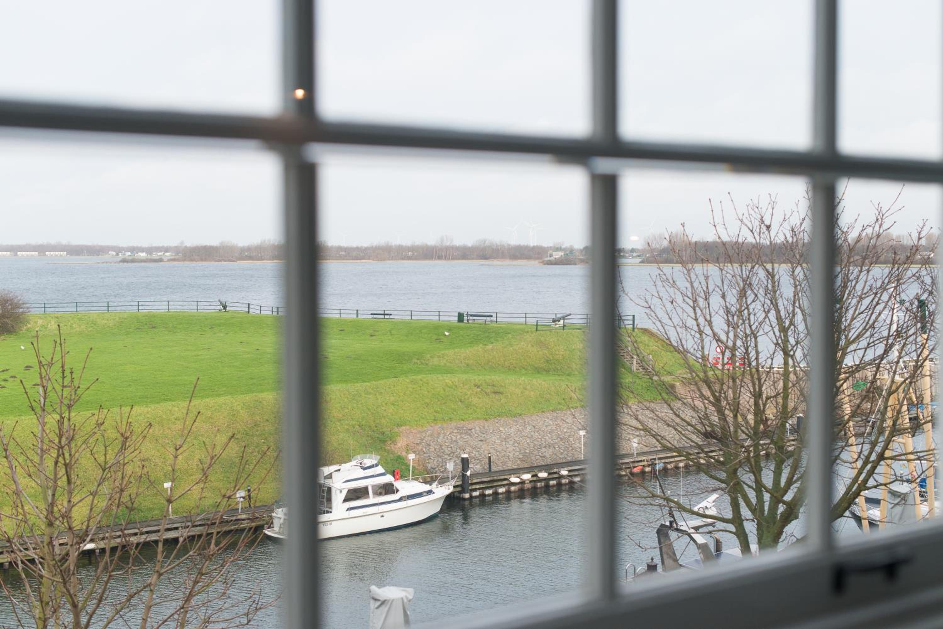 Deluxe Double Room with Lake View photo 2