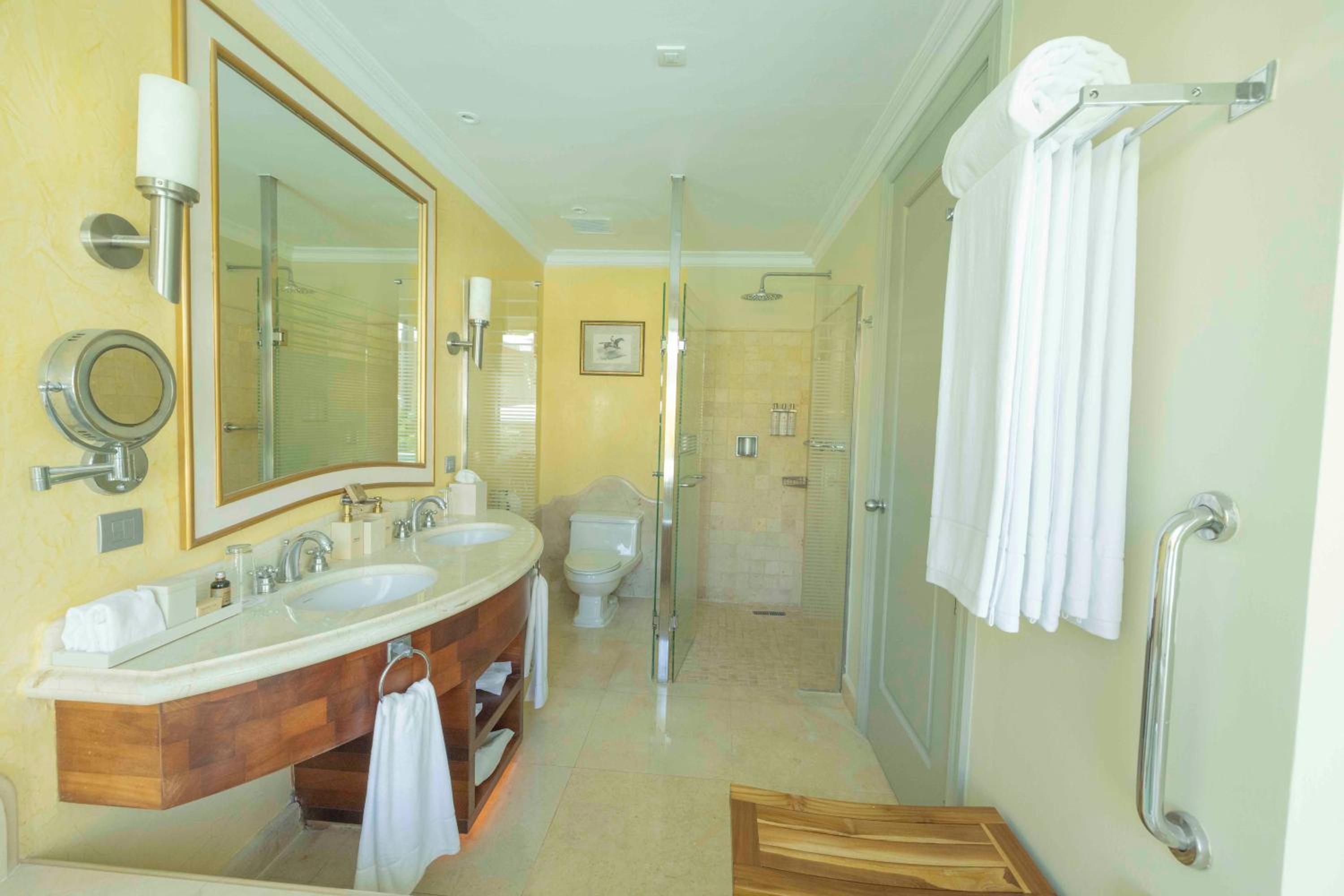 Near Beach Butler Suite Single Use