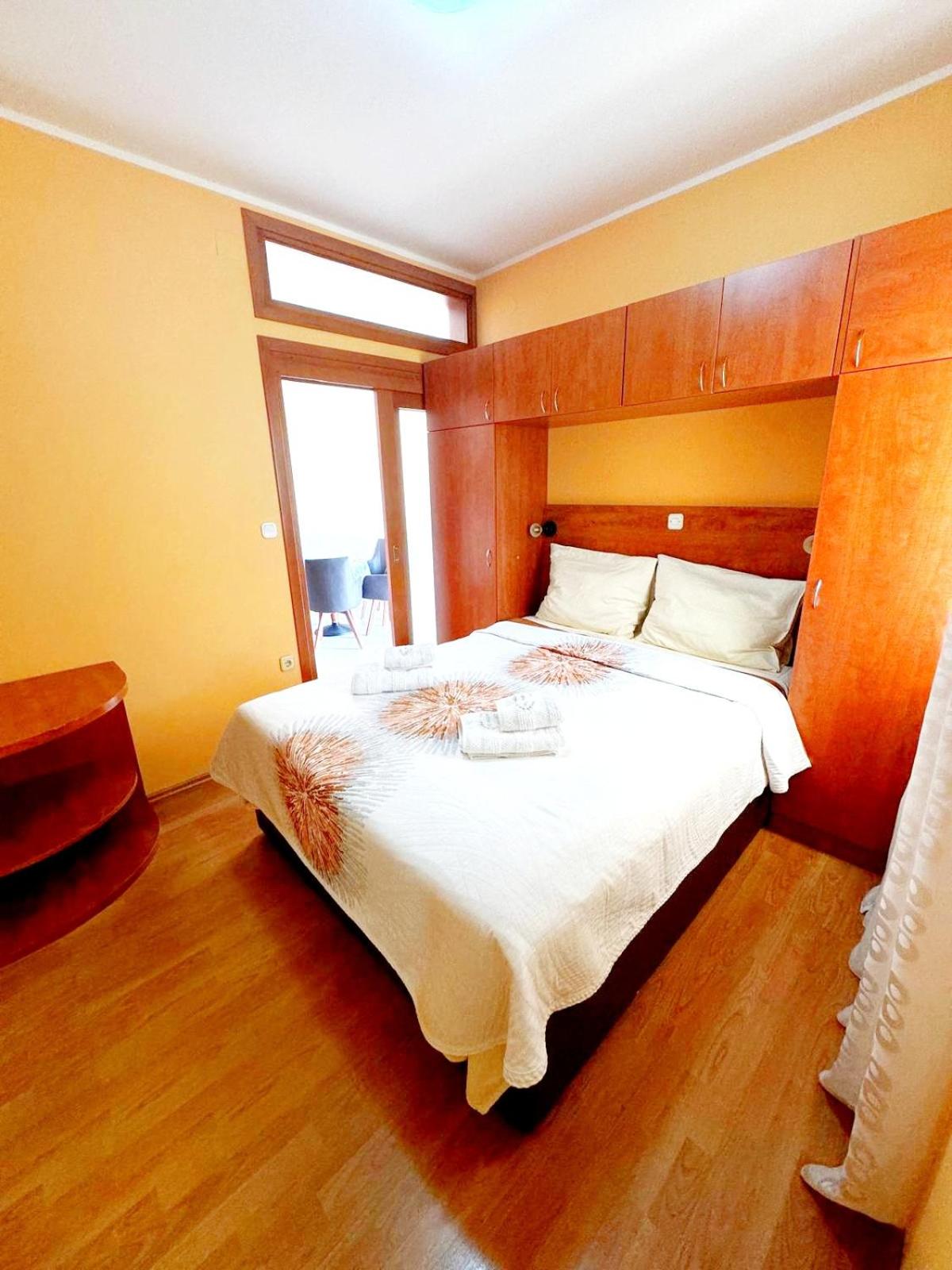 One-Bedroom Deluxe Apartment