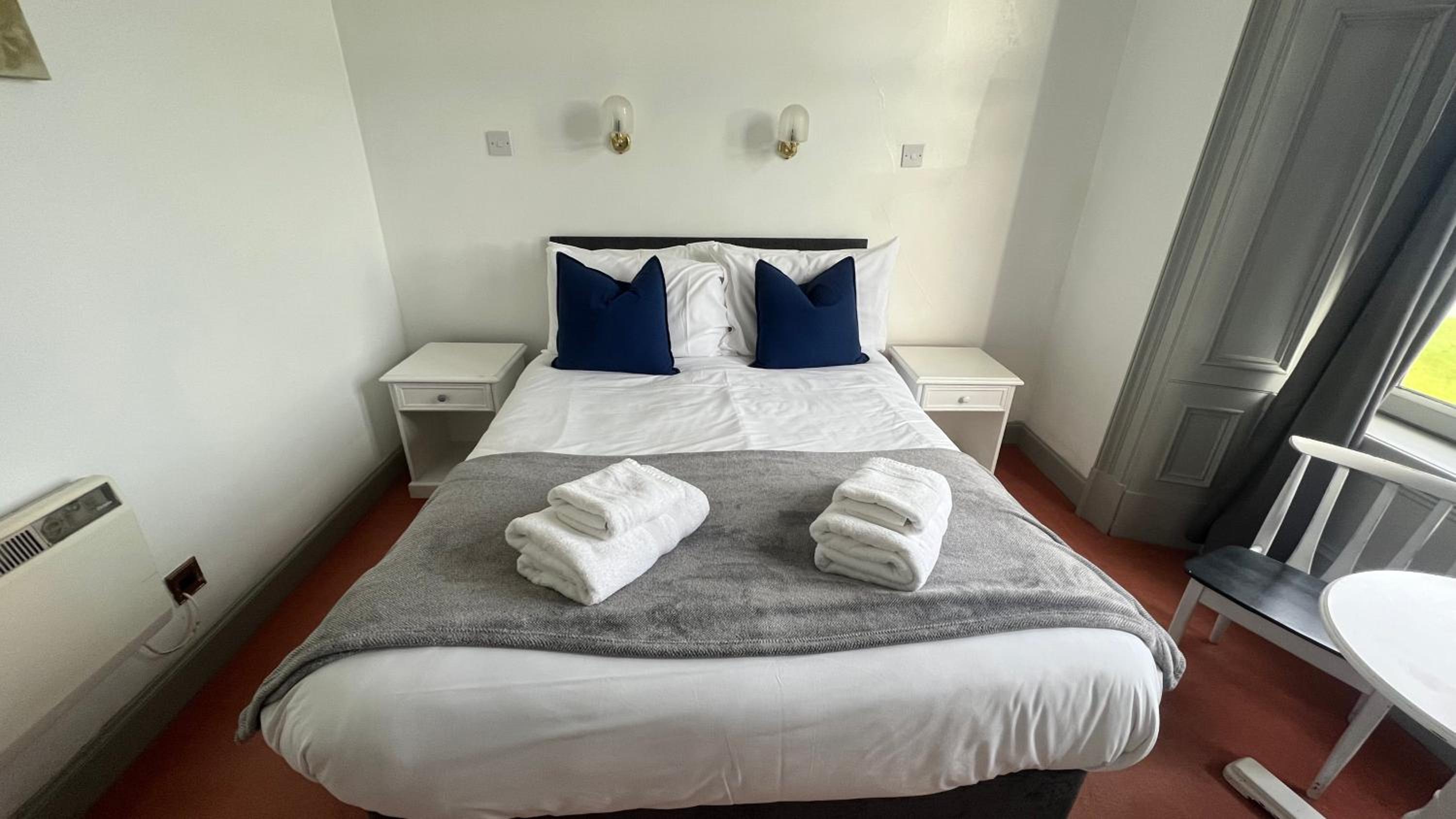Deluxe Double Room with Shower photo 2