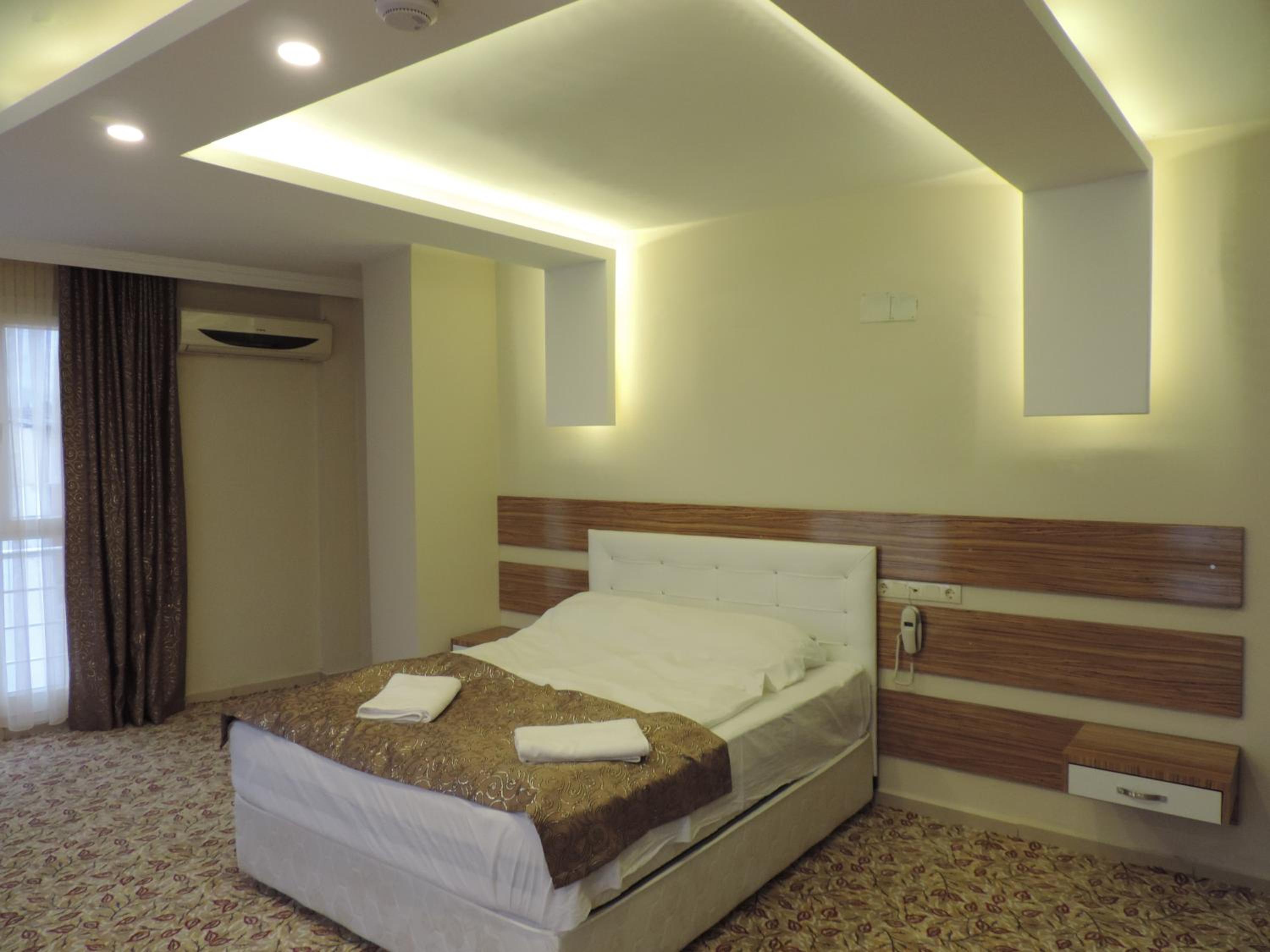 Double Room with Balcony (2 Adults + 1 Child) photo 2