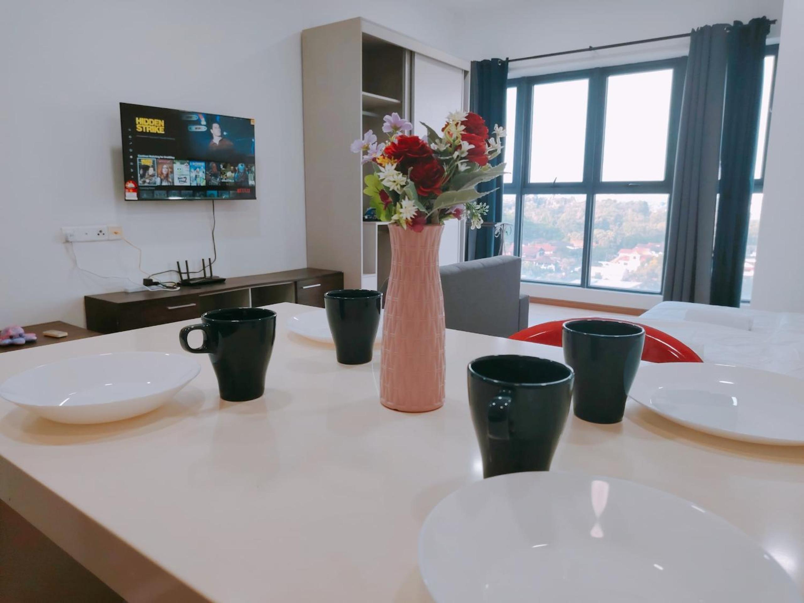 One-Bedroom Apartment with City View