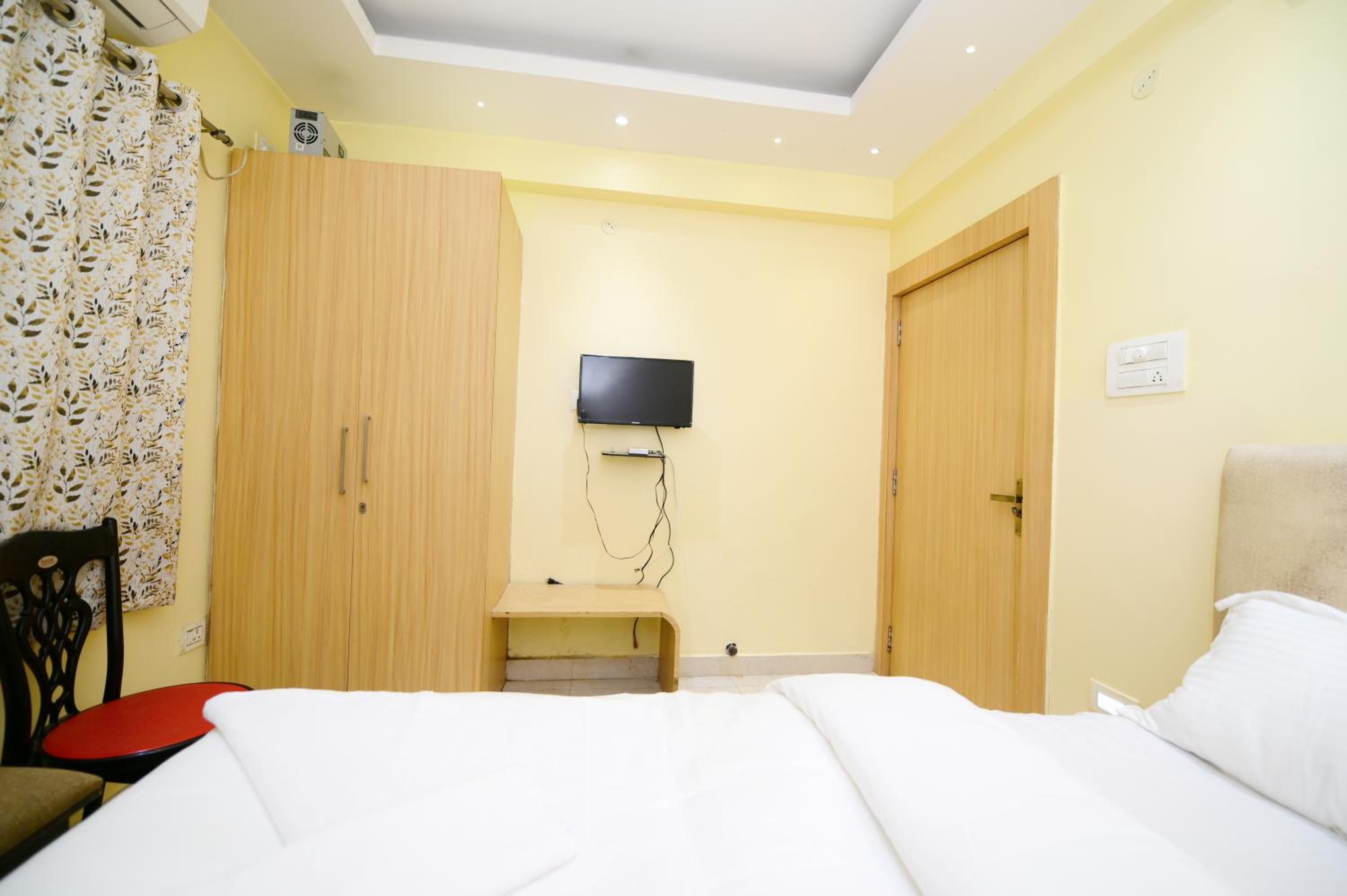 Deluxe King Room - Photo 6