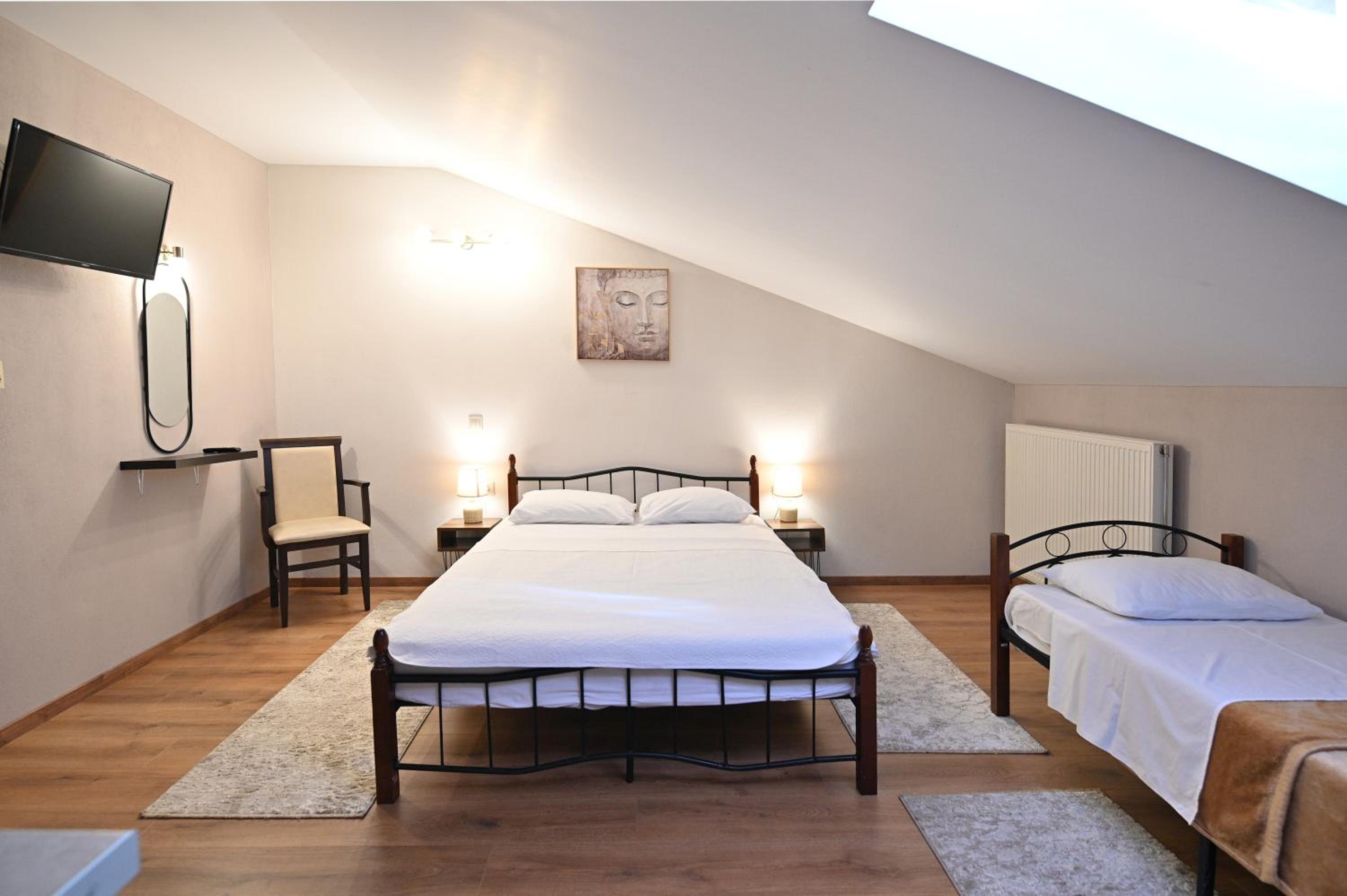 Budget Double Room photo 1