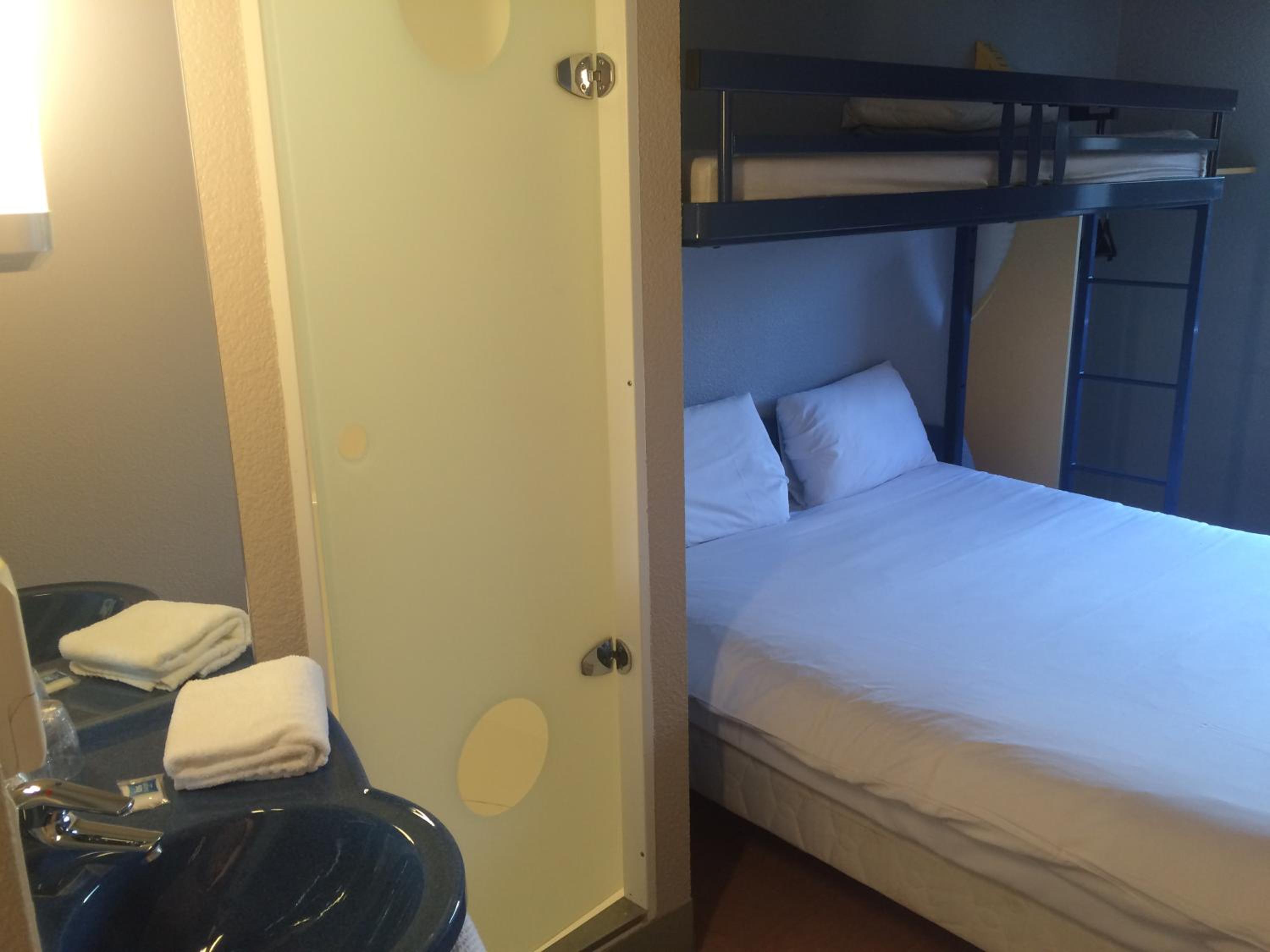 Standard Triple Room - Photo 3